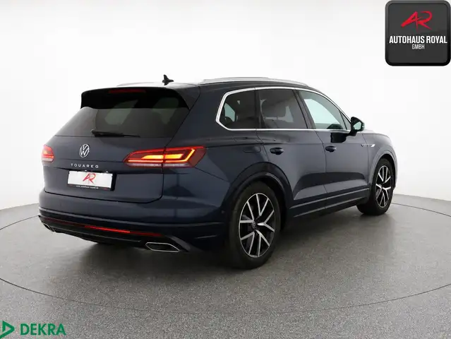 Volkswagen Touareg view 5