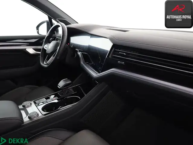 Volkswagen Touareg view 9