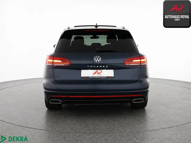 Volkswagen Touareg view 4