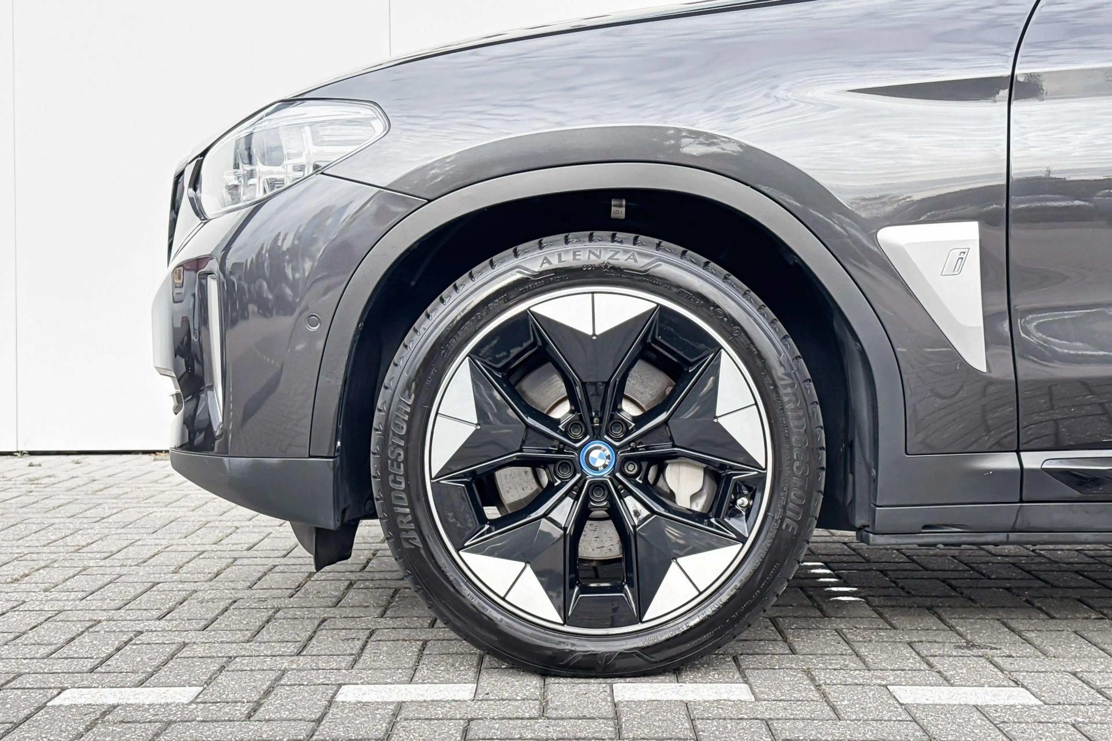 BMW iX3 High Executive | 80 kWh | — photo 3