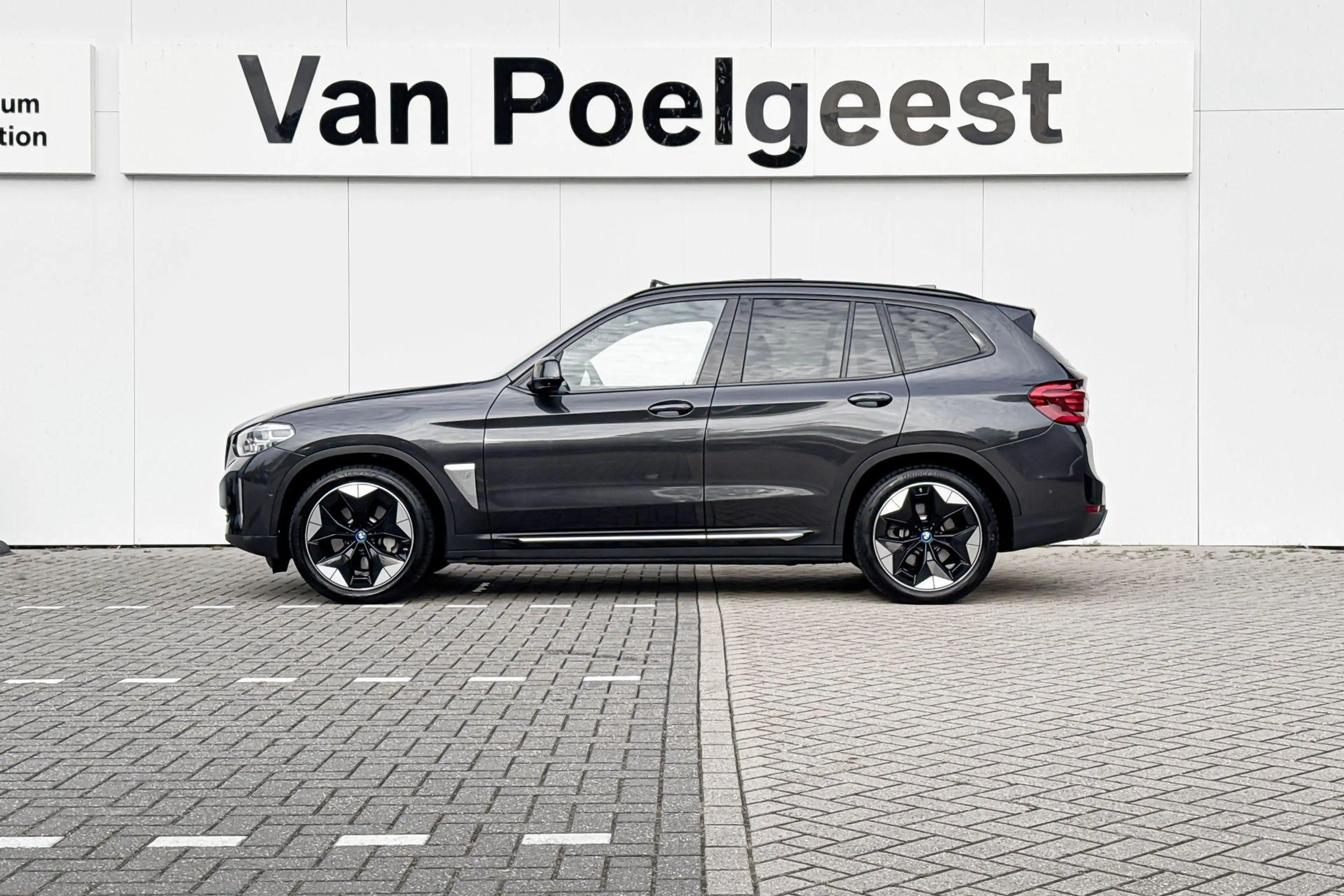 BMW iX3 High Executive | 80 kWh | — photo 2
