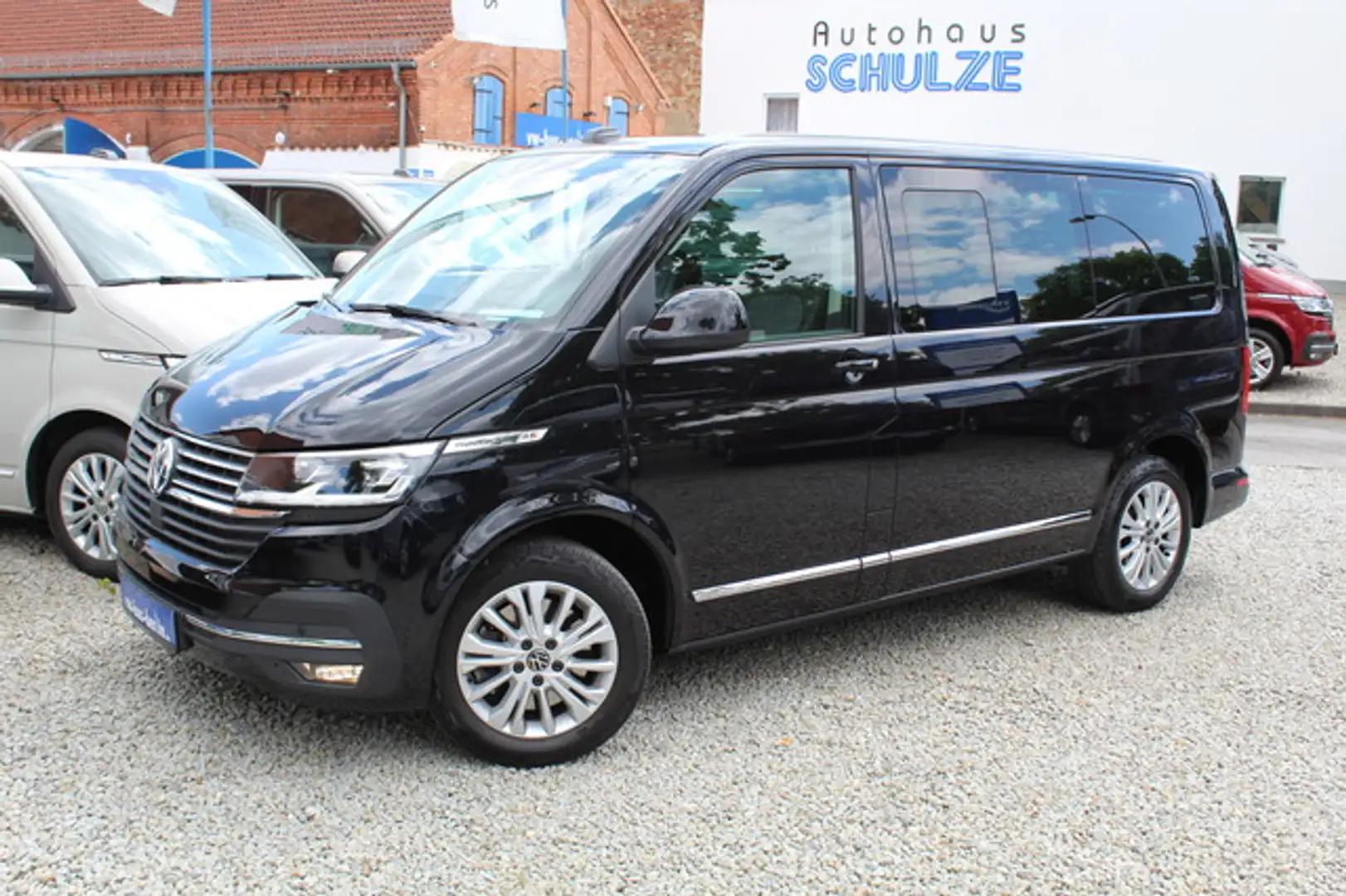 Volkswagen T6.1 Multivan Generation SIX DSG 4Motion Standhz Zwart - 1