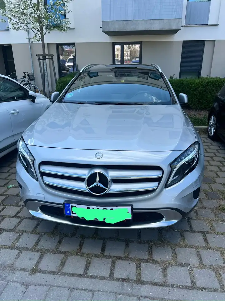 Mercedes-Benz GLA 200
