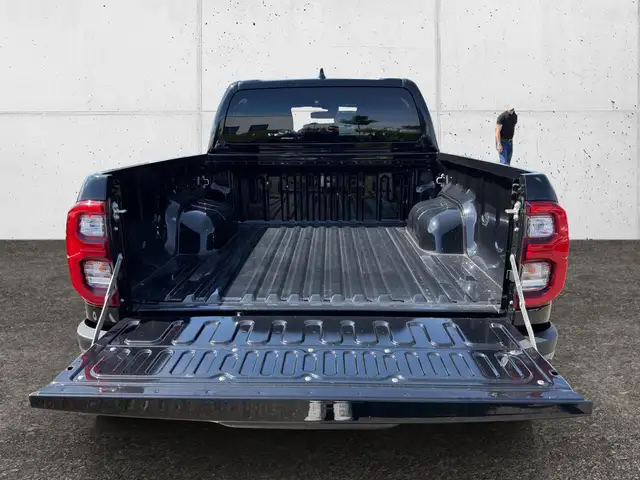 Toyota Hilux DK 2,8 D-4D 4WD /6A. Invincible Mild Hybrid 4t. Ansicht 9