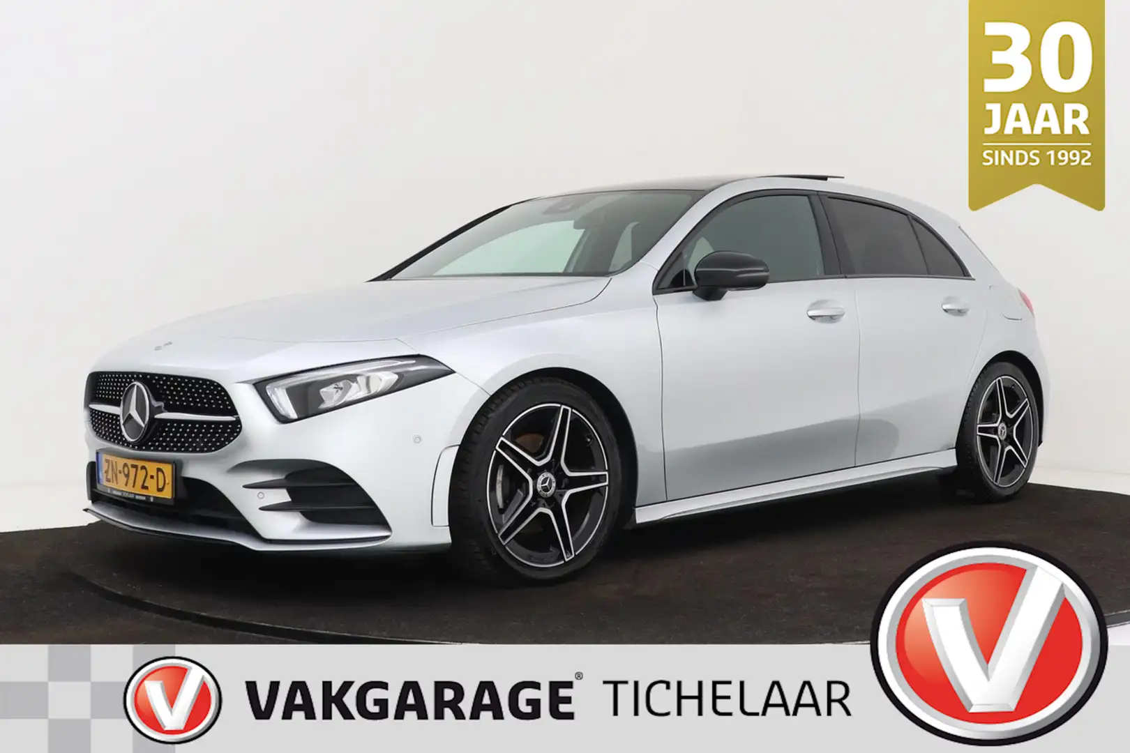Mercedes-Benz A 180 Business Solution AMG Night Upgrade | Panoramadak Grijs - 1
