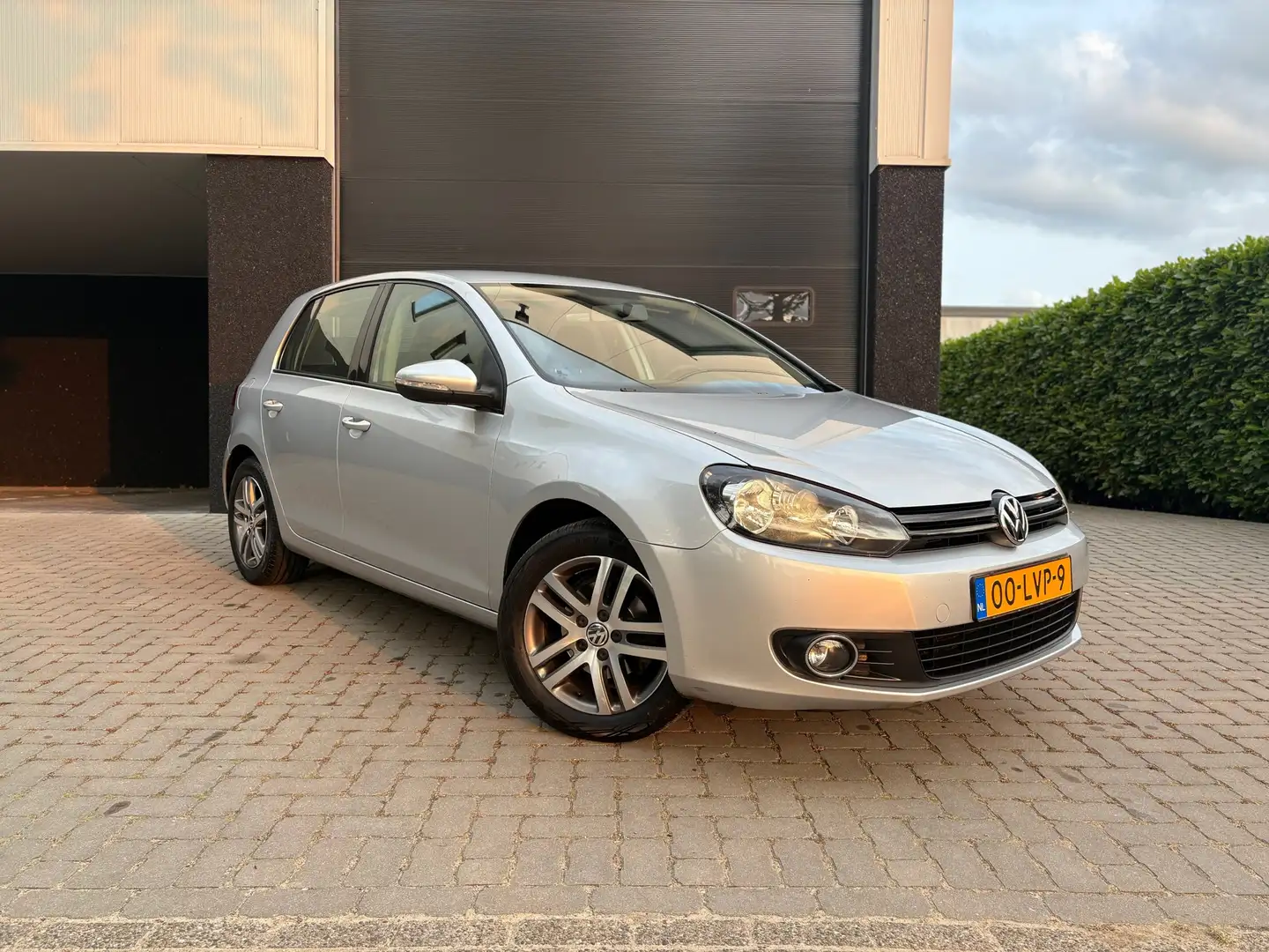 Volkswagen Golf 1.2 TSI - Climate - NAP - Zeer mooi - Grijs - 1