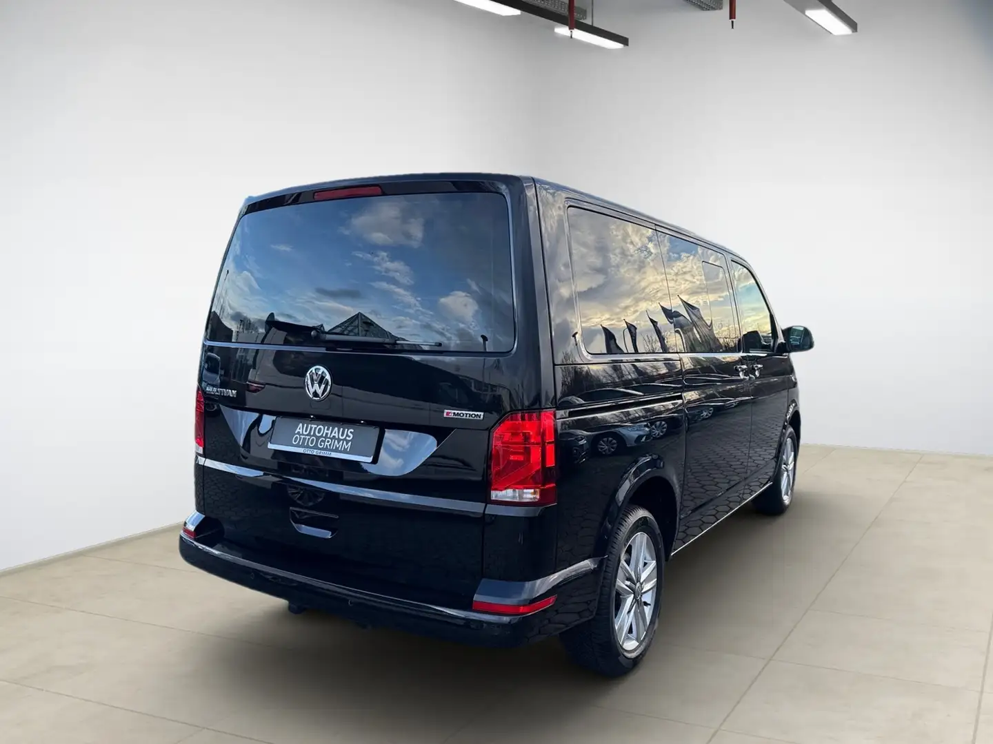 Volkswagen T6.1 Multivan 2.0 TDI 4M AHK Standh. Schwarz - 2