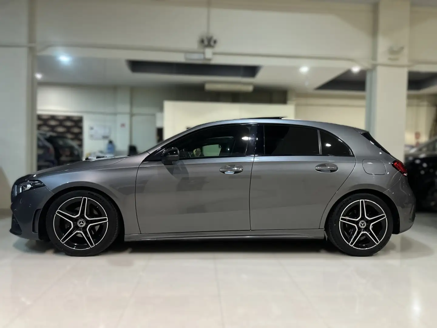 Mercedes-Benz A 180 7G-DCT Gris - 2