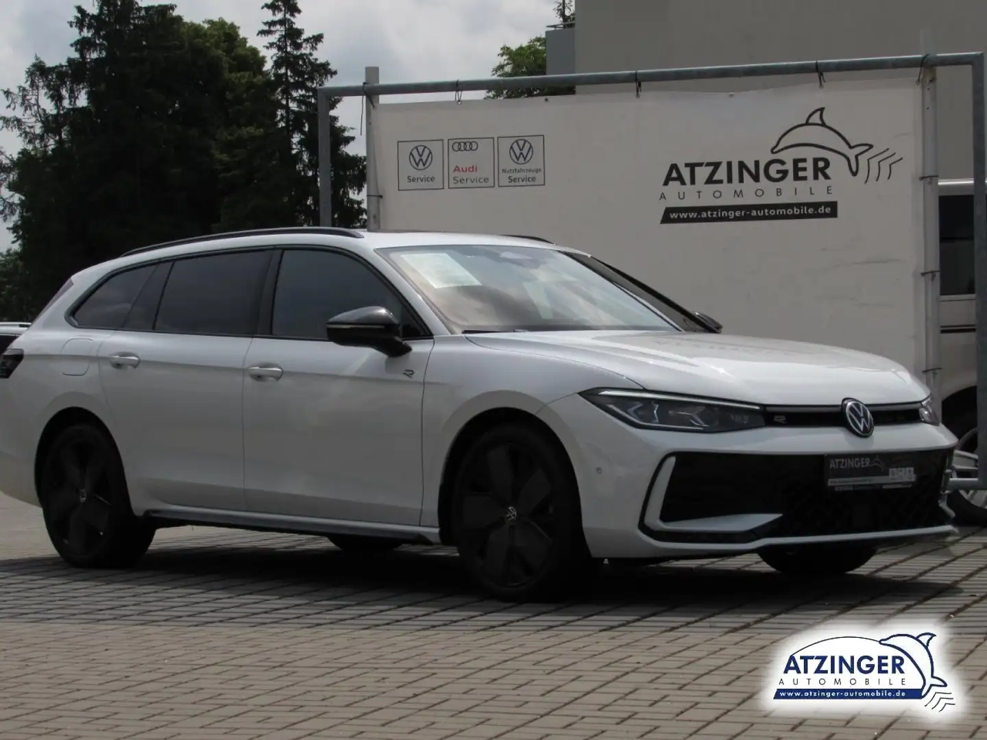 Volkswagen Passat Variant R-Line 2,0l TDI DSG AHK DCC Standh. Klima Navi Weiß - 1