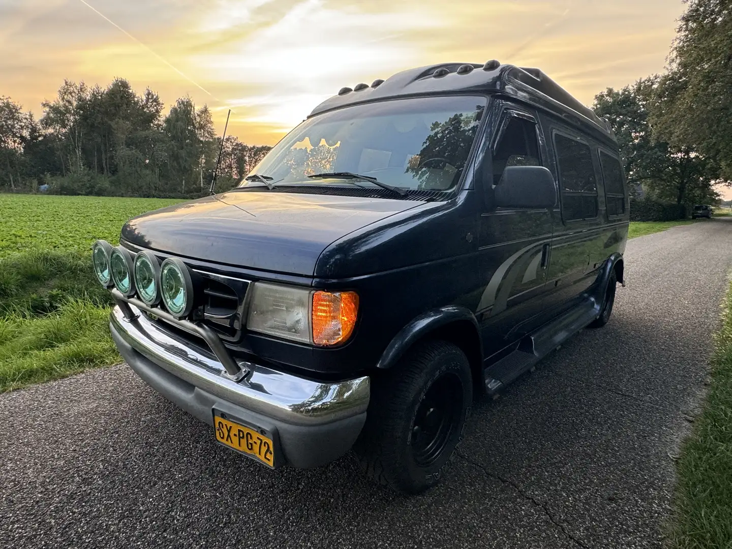 Ford Econoline 4.2 V8 bus op camperkenteken - 2