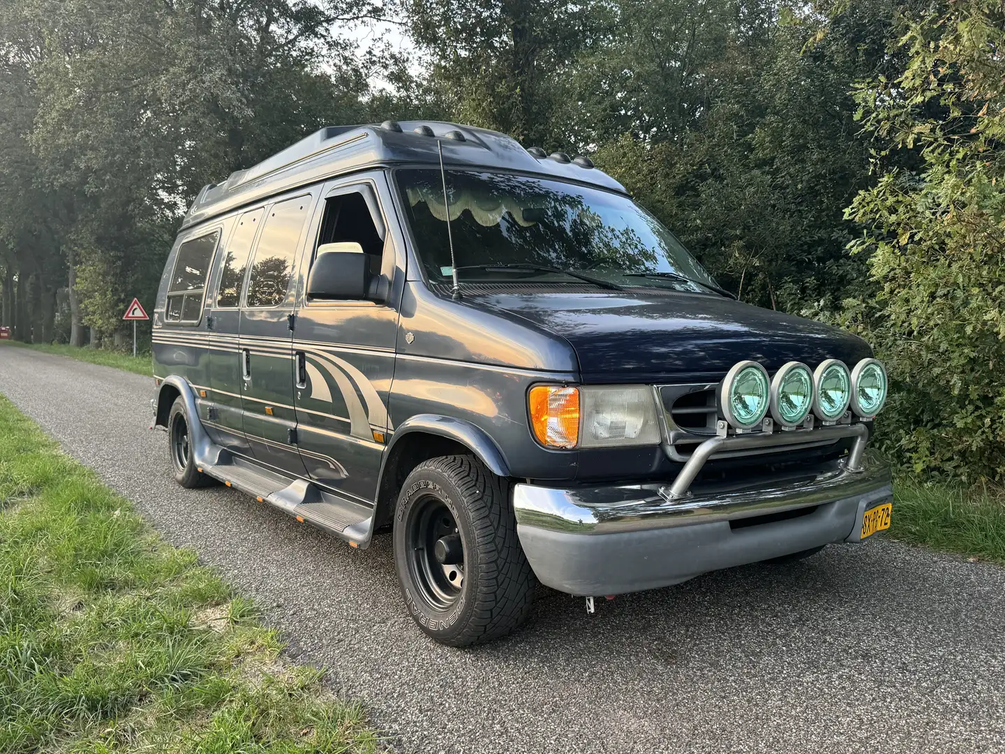 Ford Econoline 4.2 V8 bus op camperkenteken - 1