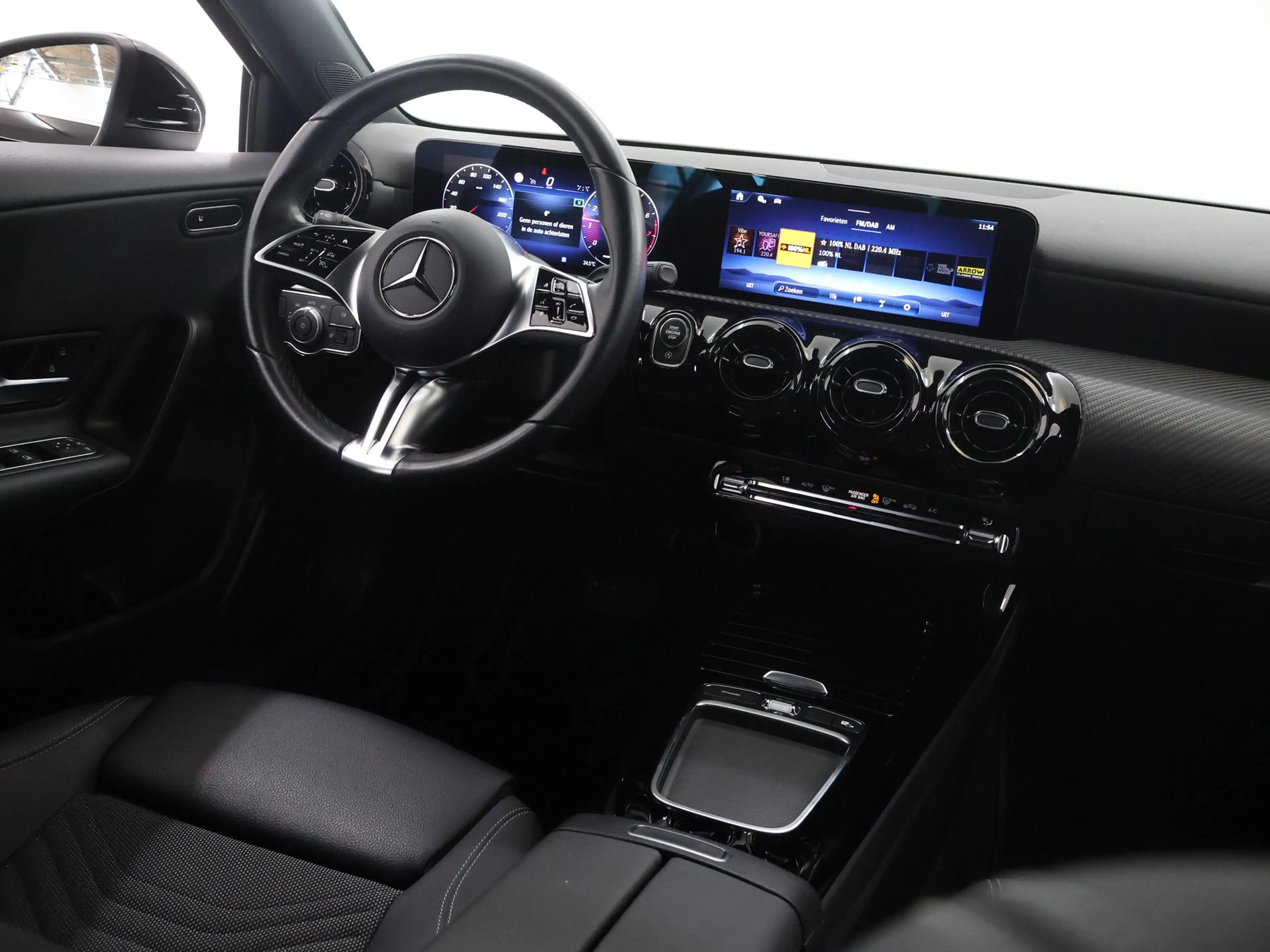 Mercedes-Benz A 180 Star Edition | Parkeerpakket | Widescreen | Stoelv — photo 9