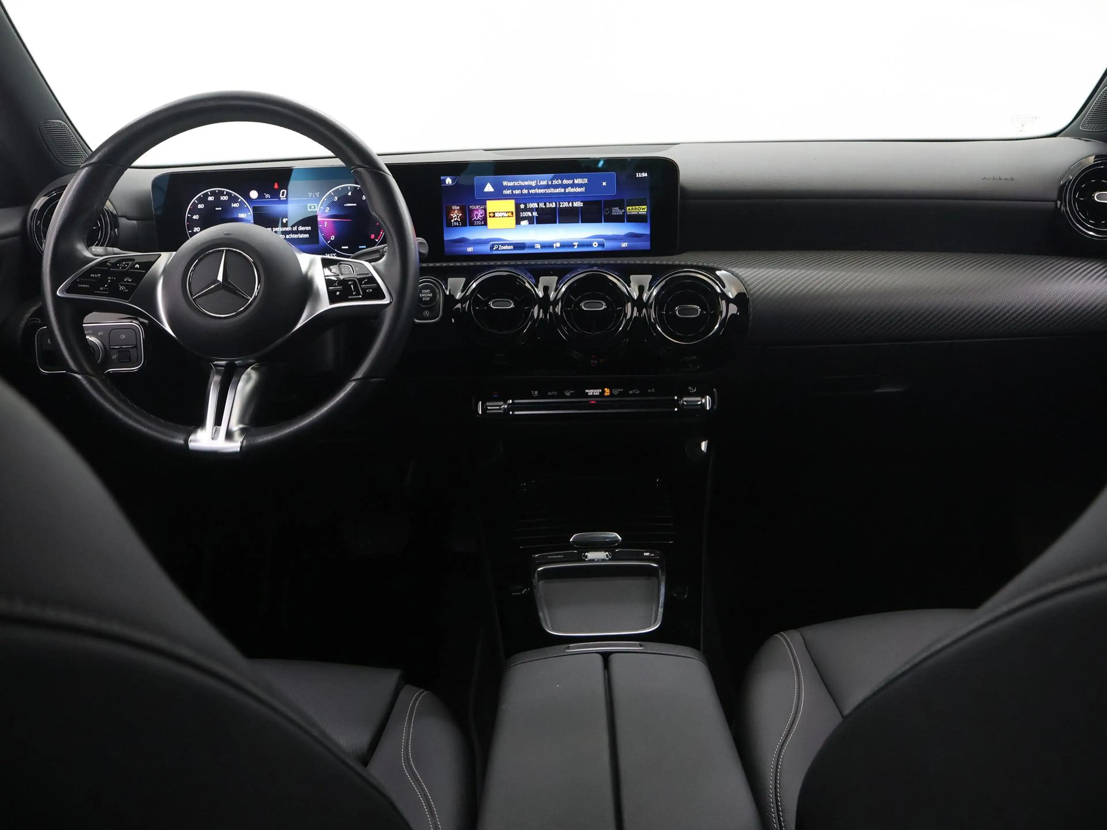 Mercedes-Benz A 180 Star Edition | Parkeerpakket | Widescreen | Stoelv — photo 8