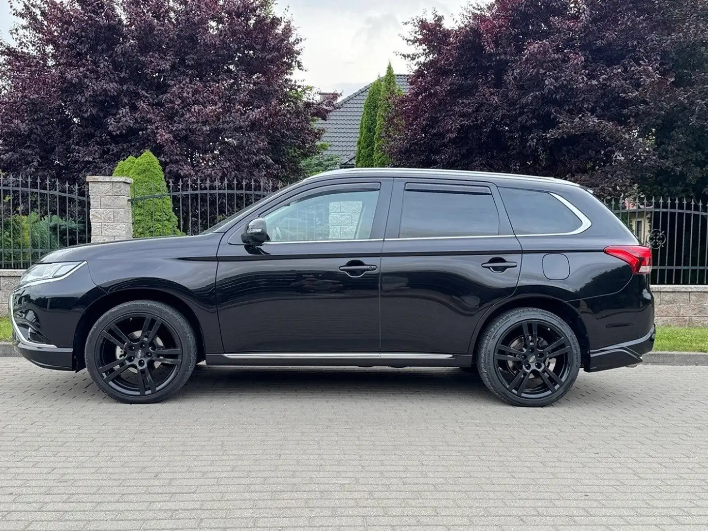Mitsubishi Outlander Outlander 2.0 4WD Plug-In HybridTop Schwarz - 2