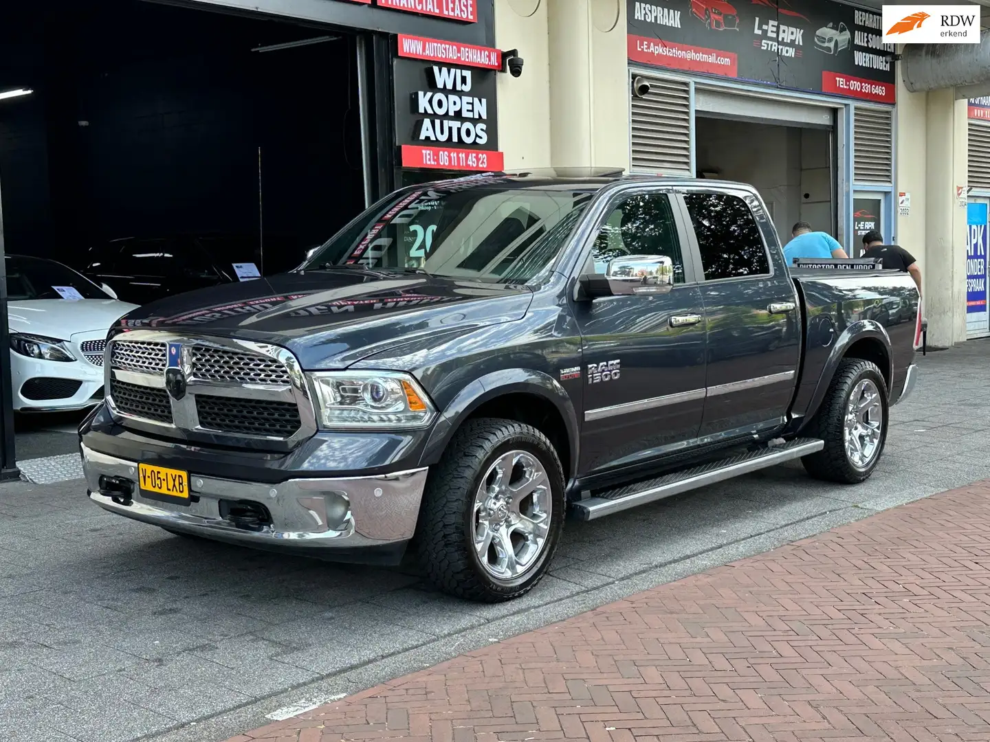 Dodge RAM 1500 5.7 V8 4x4 Crew Cab 5'7 Laramie Leer Camera S Grijs - 1