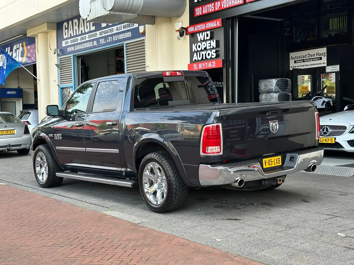 Dodge RAM 1500 5.7 V8 4x4 Crew Cab 5'7 Laramie Leer Camera S Grijs - 2
