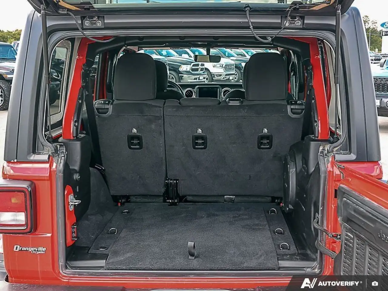 Jeep Wrangler снимка Jeep Wrangler