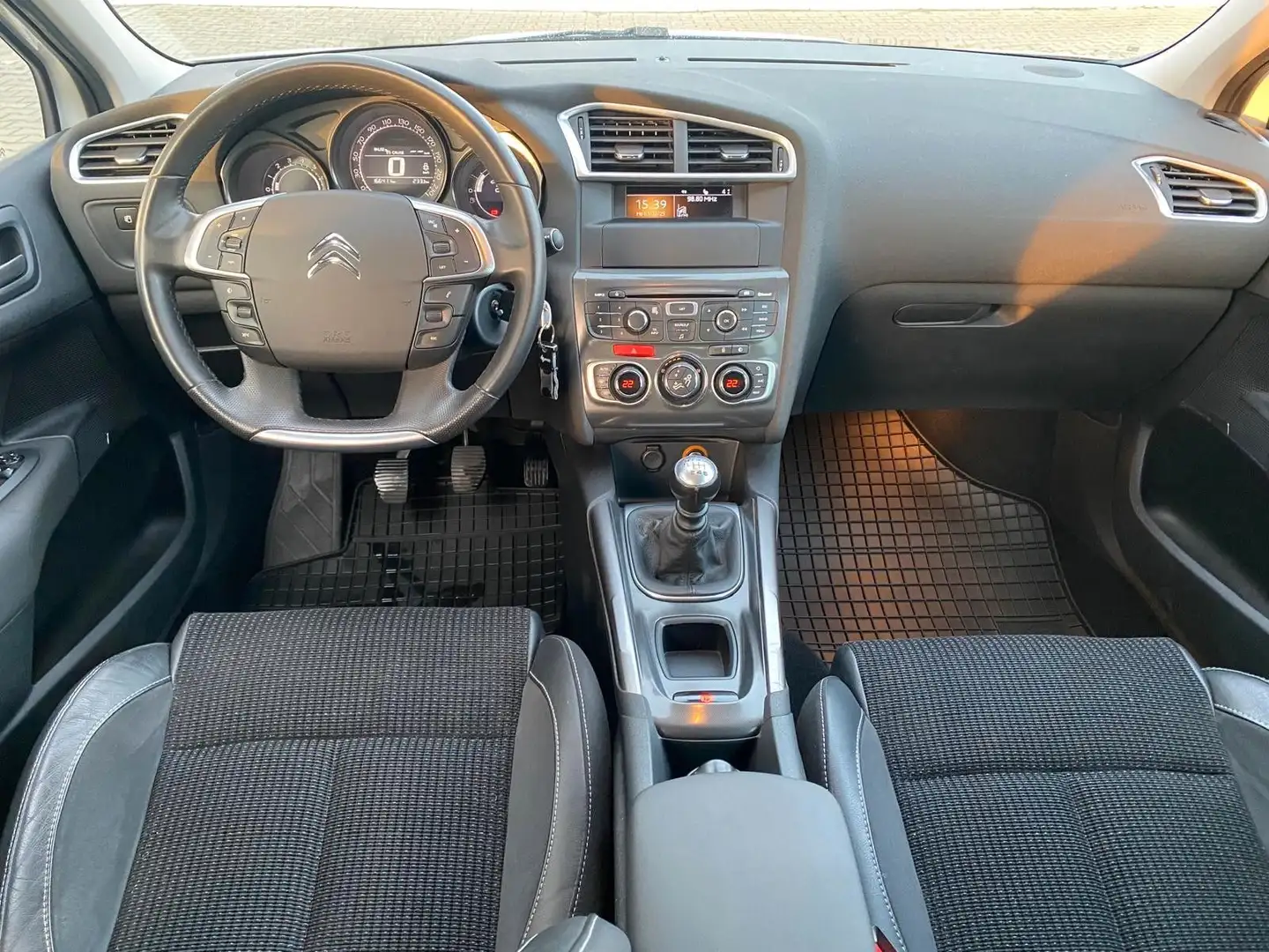 Citroen C4 Lim. Exclusive Weiß - 2