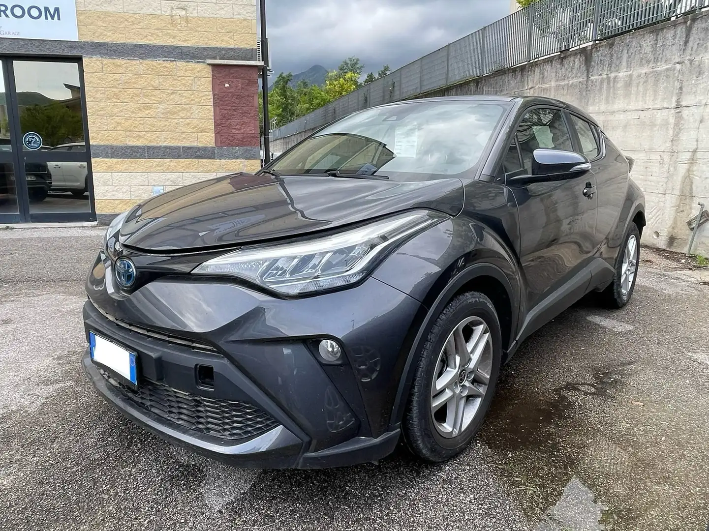 Toyota C-HR 1.8 HYBRID E-CVT BUSINESS 98CV Plateado - 1