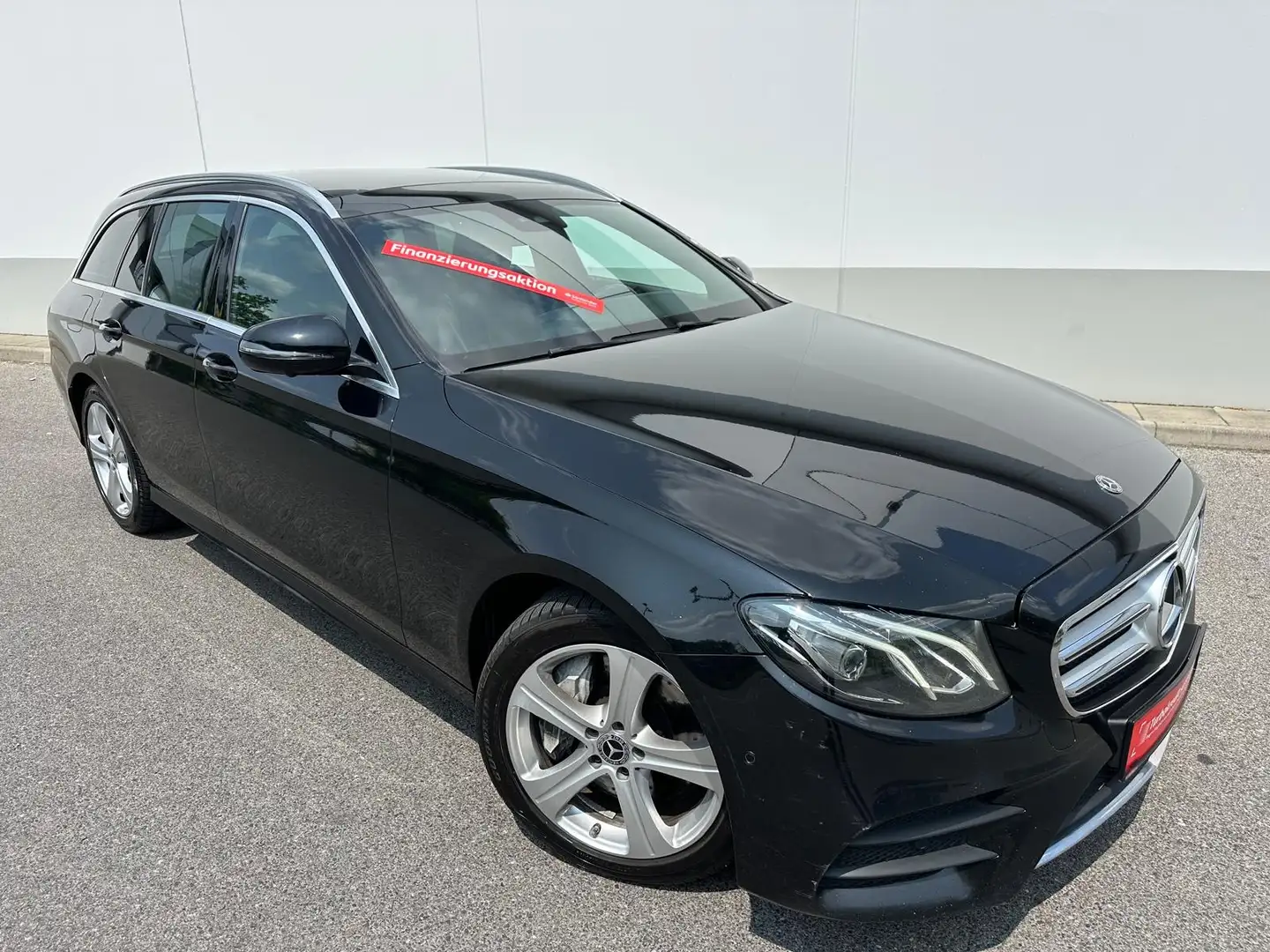 Mercedes-Benz E 400 d 4Matic // AMG-LINE // PANO // 360°KAM // AHK Schwarz - 2