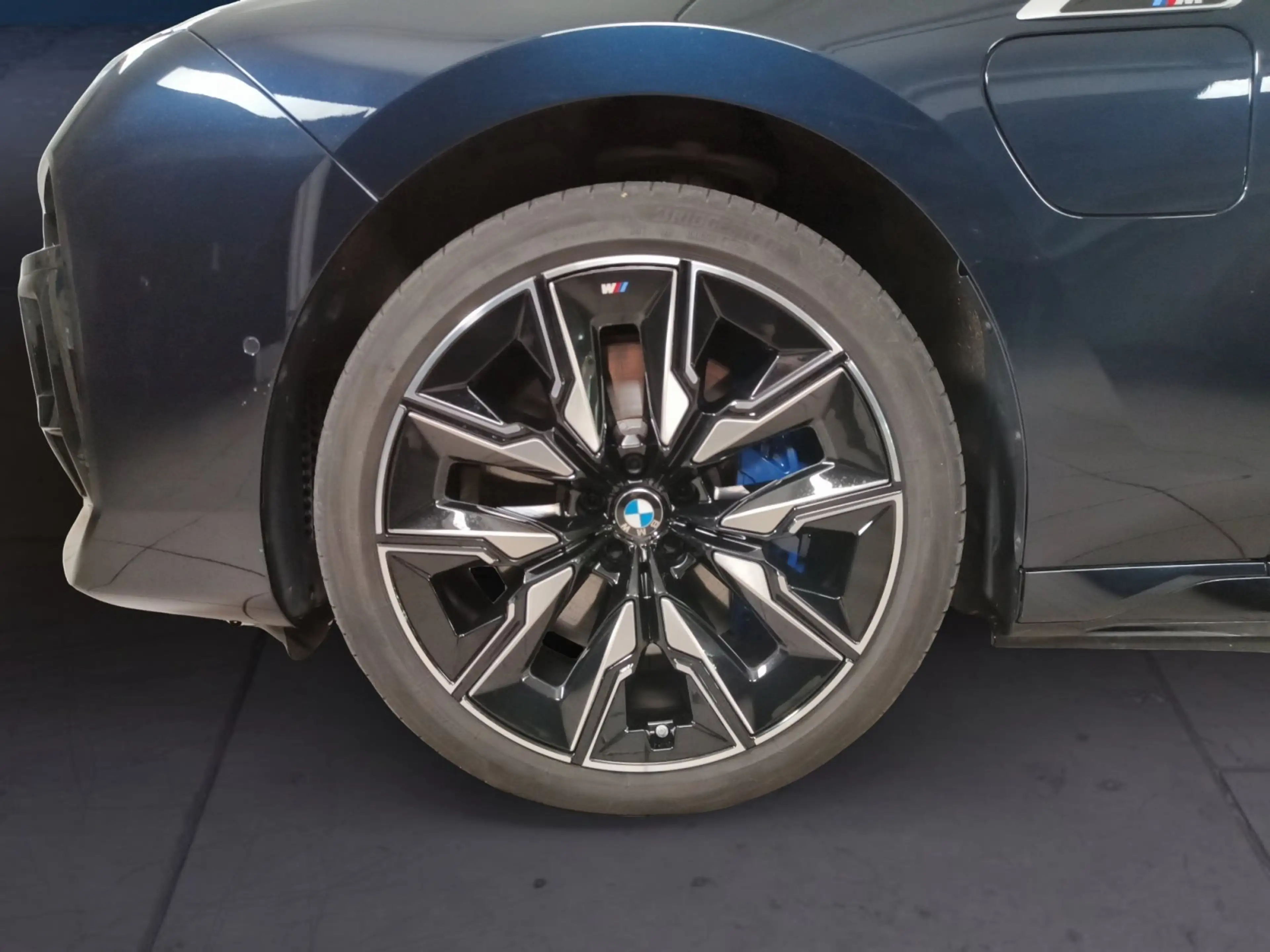 BMW 760 M760e xDrive — photo 6