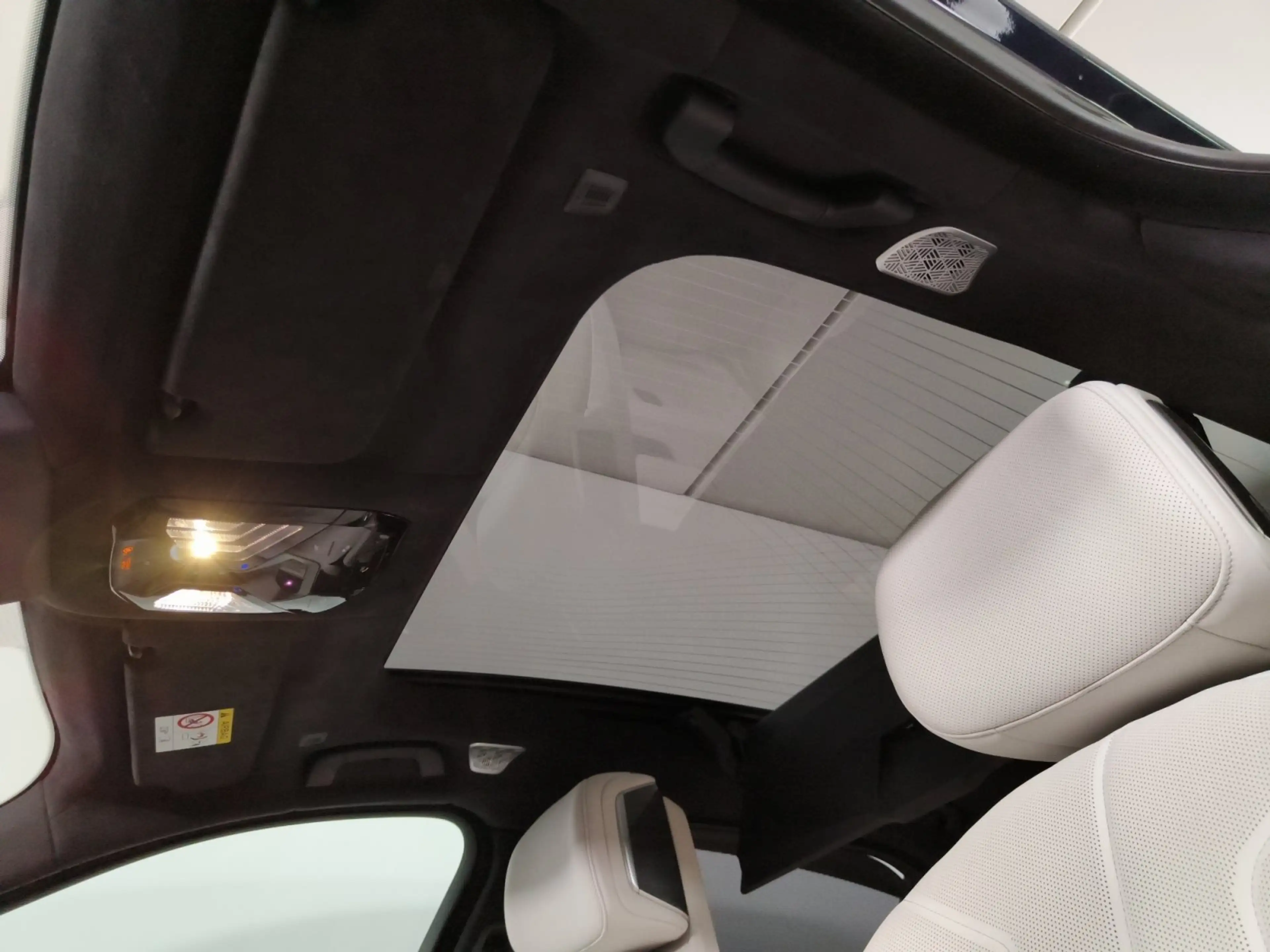 BMW 760 M760e xDrive — photo 13