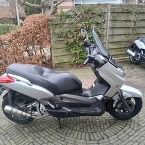 Yamaha X-Max 250