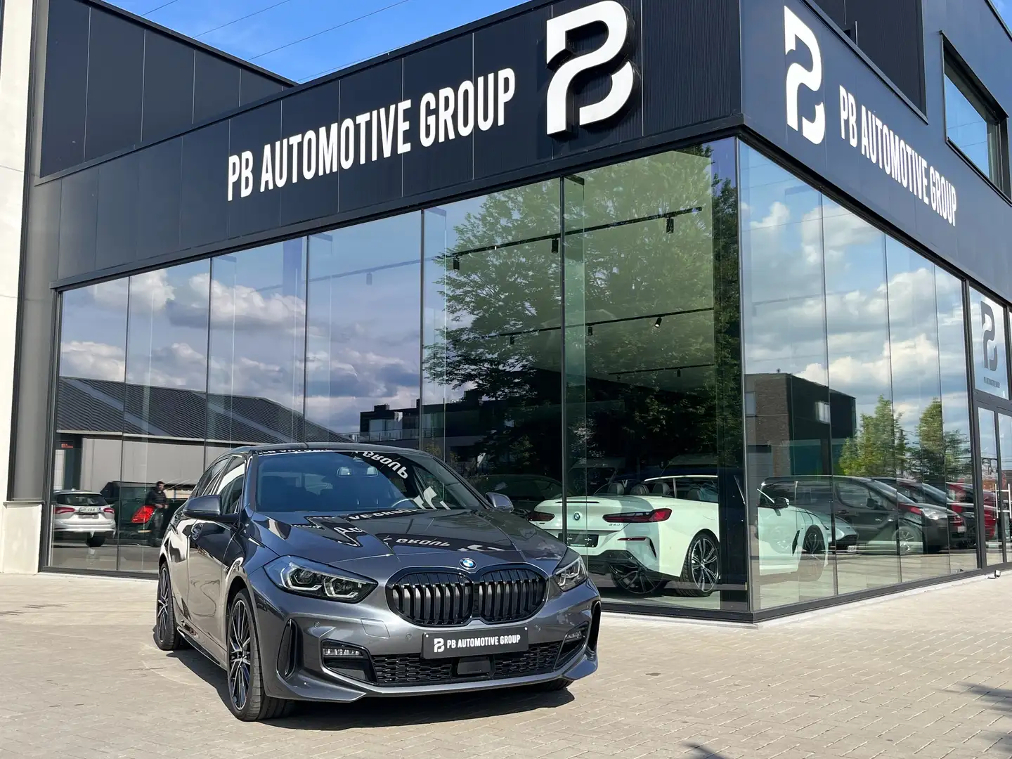 BMW 118 118ia M-Pakket-Shadowline Koplamp-Cockpit Prof-19" Grijs - 1