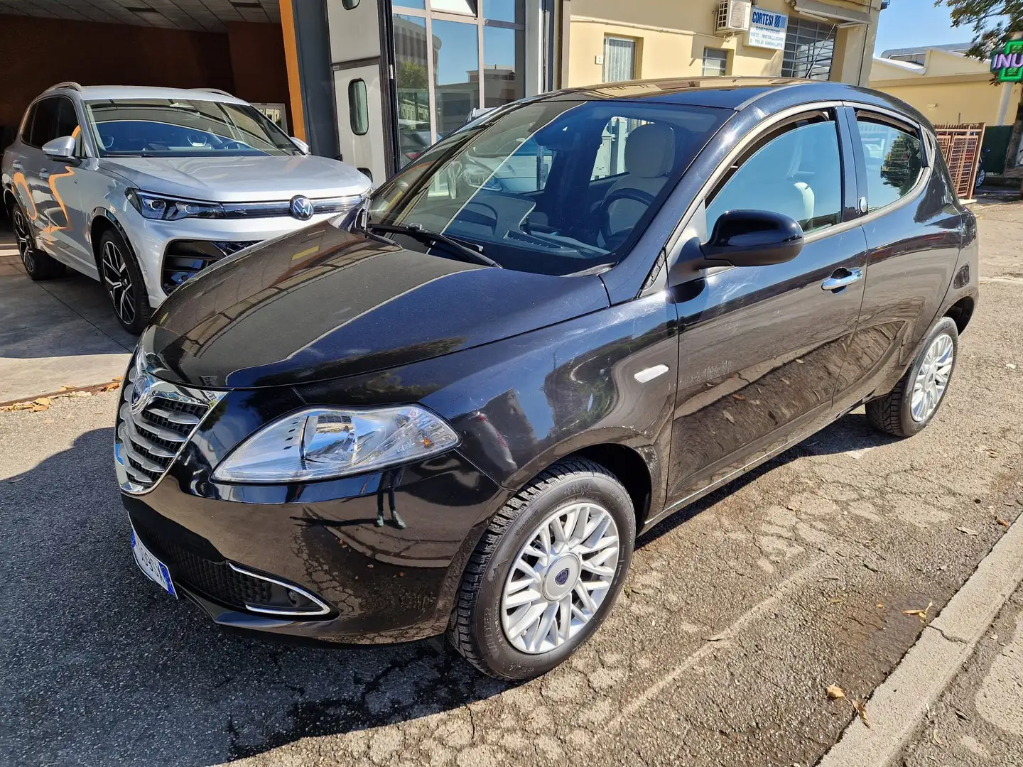 Lancia Ypsilon Ypsilon 0.9 t.air Elefantino ecochic metano 80cv Nero - 1