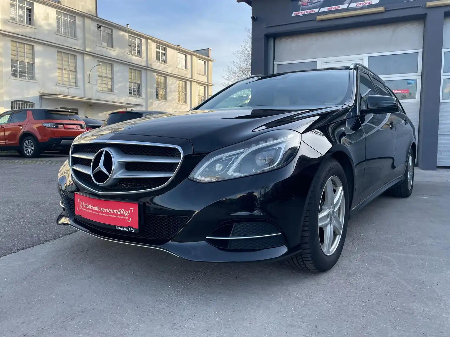 Mercedes-Benz E 250 CDI T Avantgarde Aut.*NAVI*PANO*LEDER*F1*KREDIT* Schwarz - 1