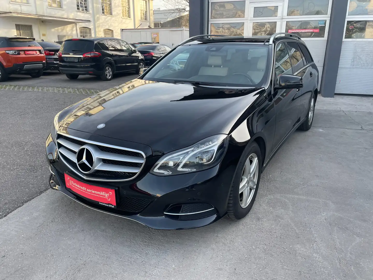 Mercedes-Benz E 250 CDI T Avantgarde Aut.*NAVI*PANO*LEDER*F1*KREDIT* Schwarz - 2