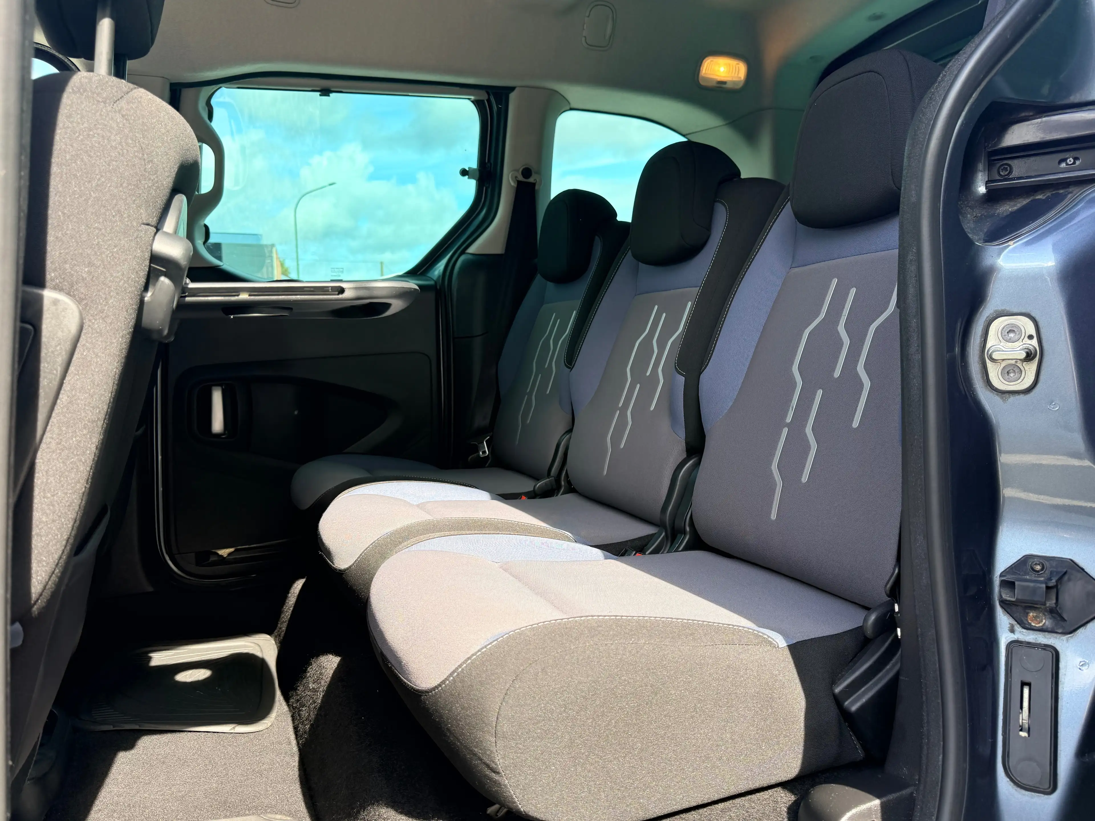 Peugeot Partner Partner Tepee //1.6 HDi Active // PREMIER PROPRIETAIRE//12MOIS GARANTIE — photo 14
