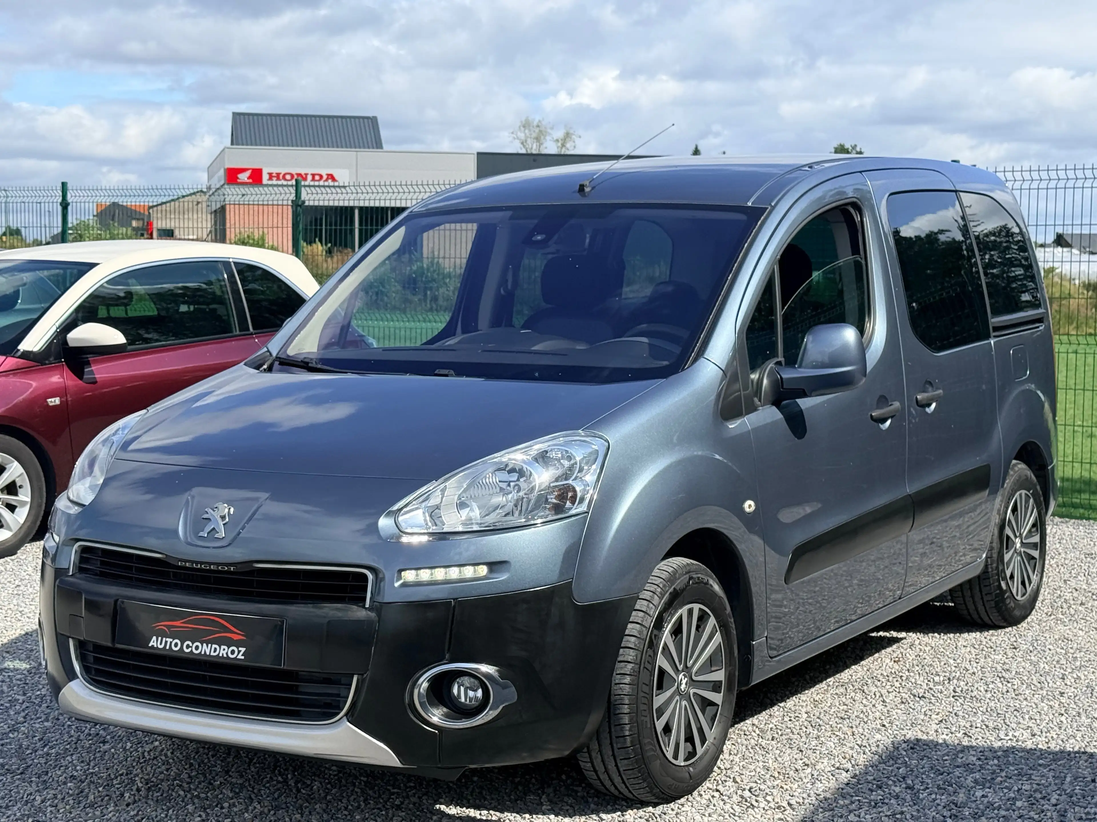 Peugeot Partner Partner Tepee //1.6 HDi Active // PREMIER PROPRIETAIRE//12MOIS GARANTIE — photo 7