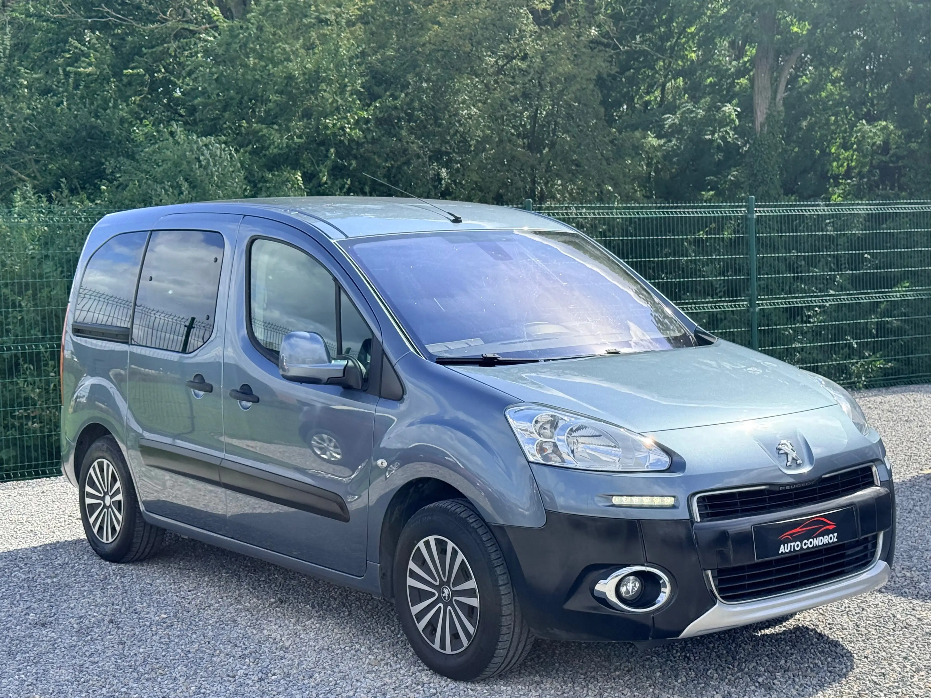 Peugeot Partner Partner Tepee //1.6 HDi Active // PREMIER PROPRIETAIRE//12MOIS GARANTIE — photo 6