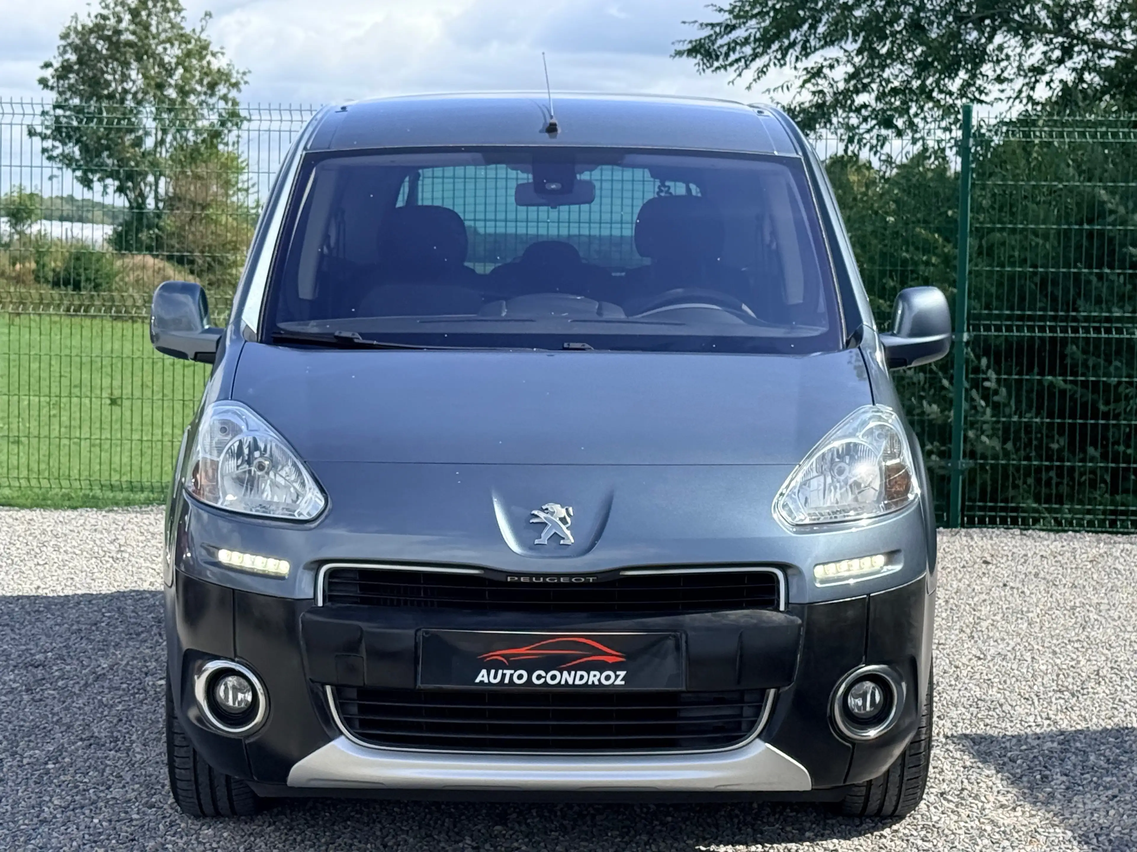 Peugeot Partner Partner Tepee //1.6 HDi Active // PREMIER PROPRIETAIRE//12MOIS GARANTIE — photo 4