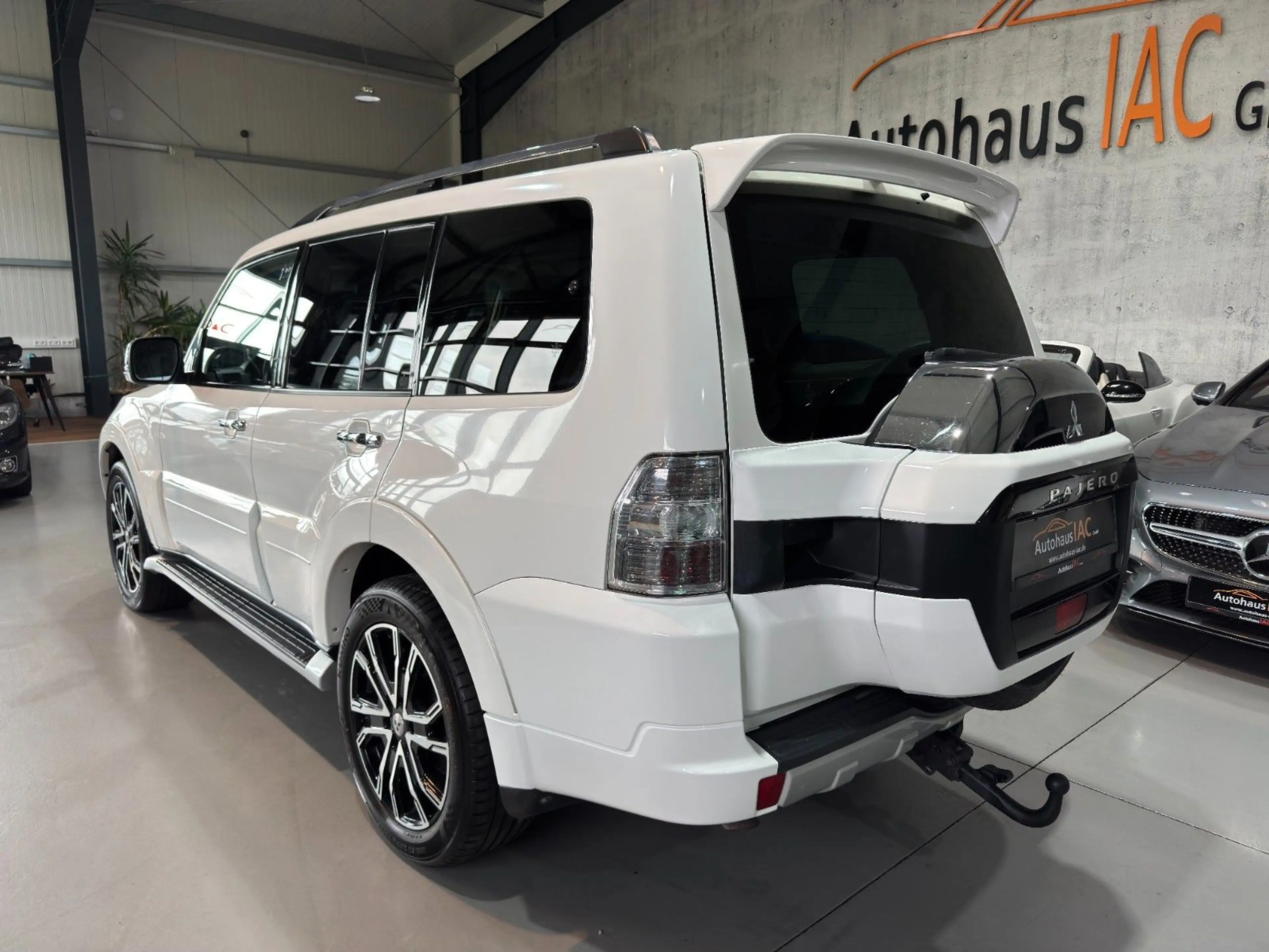 Mitsubishi Pajero /3.2/DI-D/Final/Edition/PANO/AHK/2.HAND — photo 4