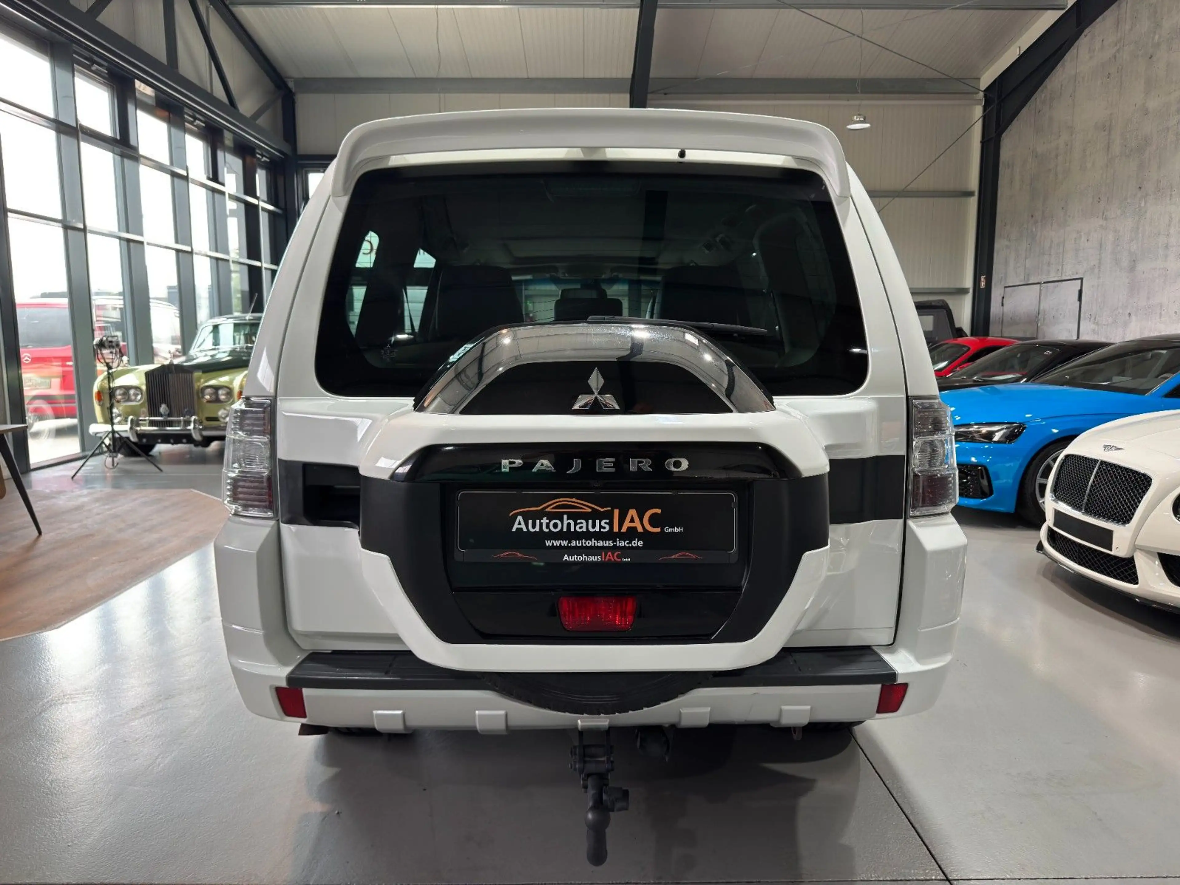 Mitsubishi Pajero /3.2/DI-D/Final/Edition/PANO/AHK/2.HAND — photo 5