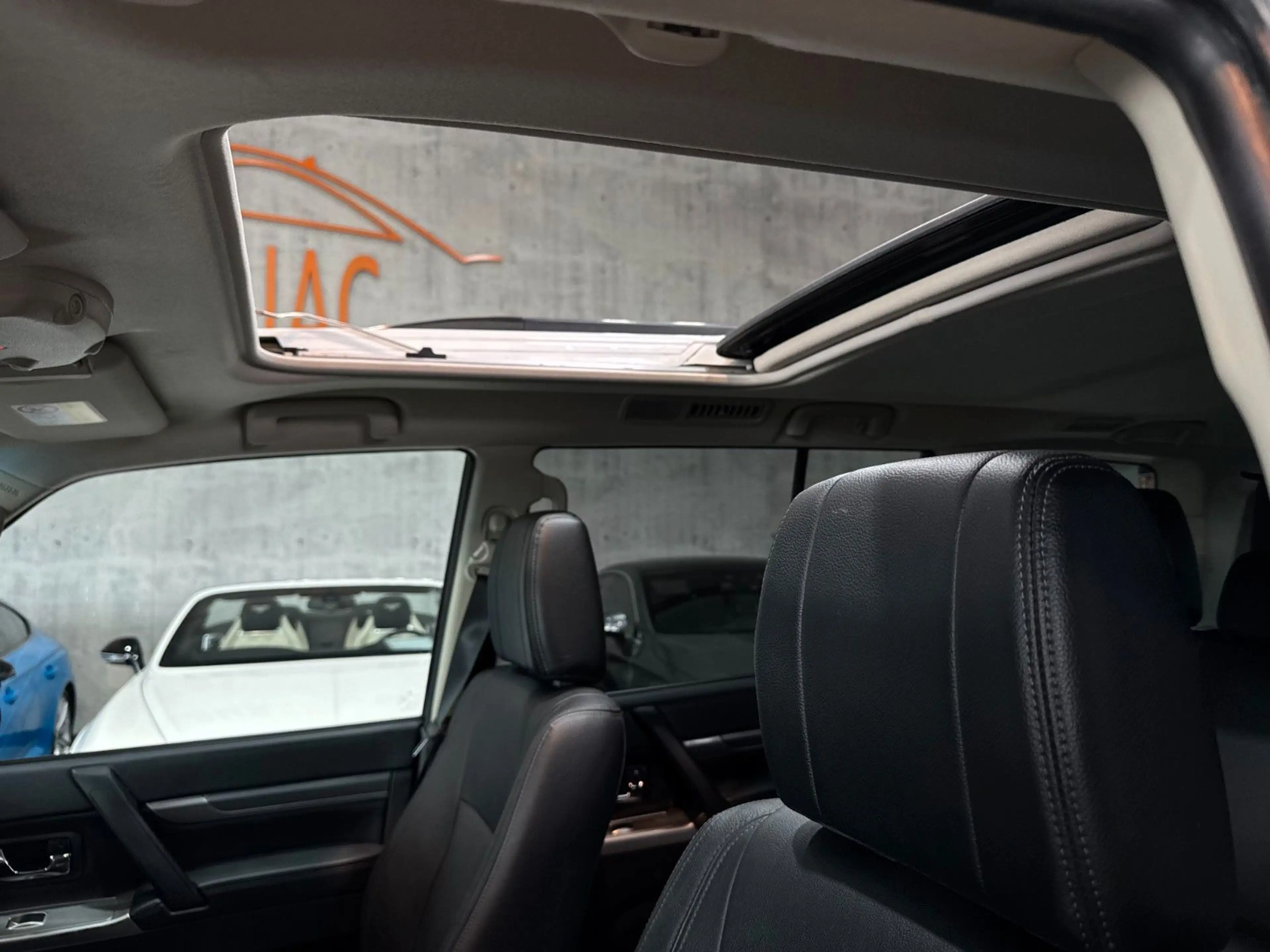 Mitsubishi Pajero /3.2/DI-D/Final/Edition/PANO/AHK/2.HAND — photo 9