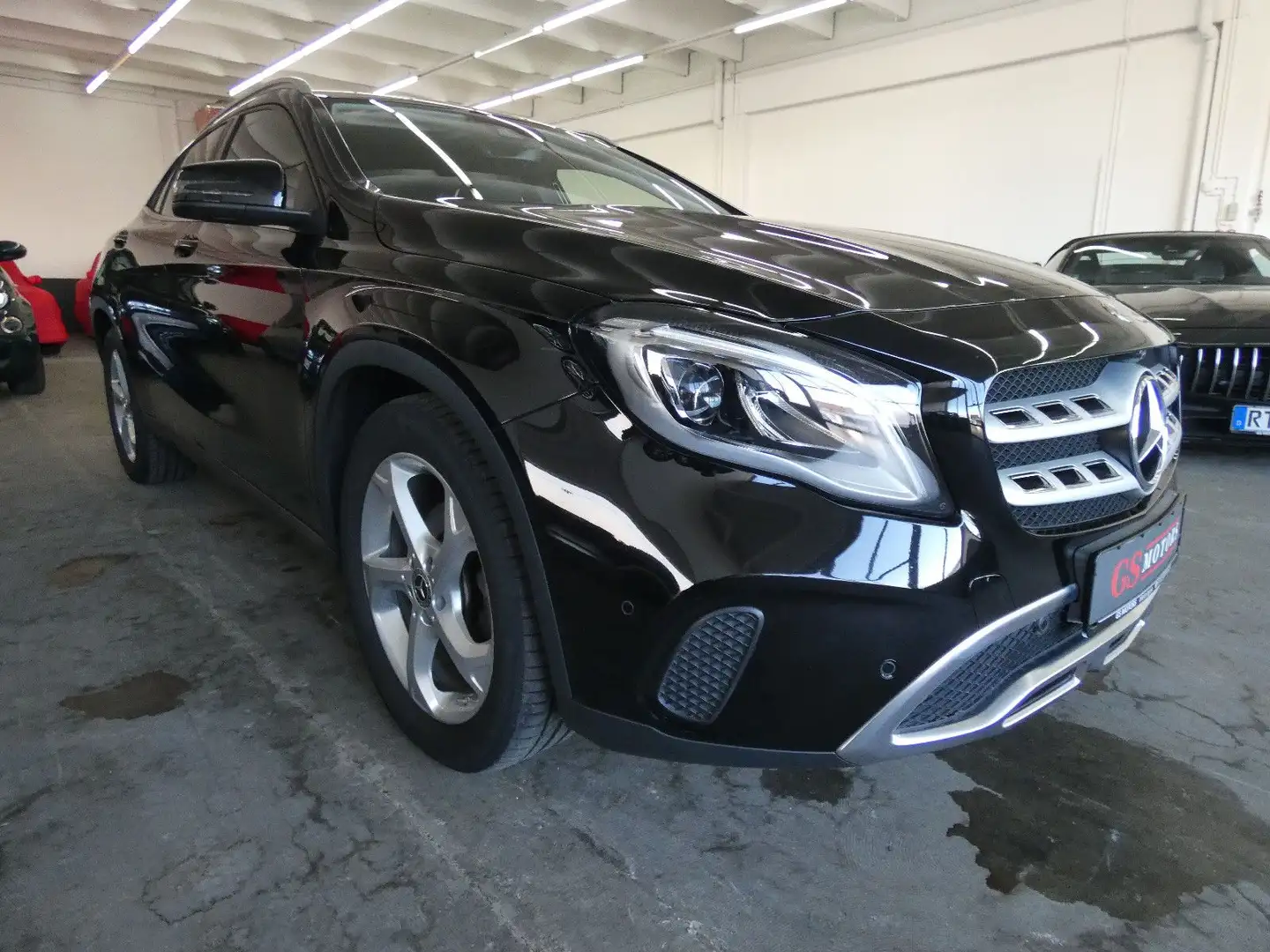 Mercedes-Benz GLA 180 URBAN PROGRESSIVE*LED*NAVI*360°CAM Schwarz - 1