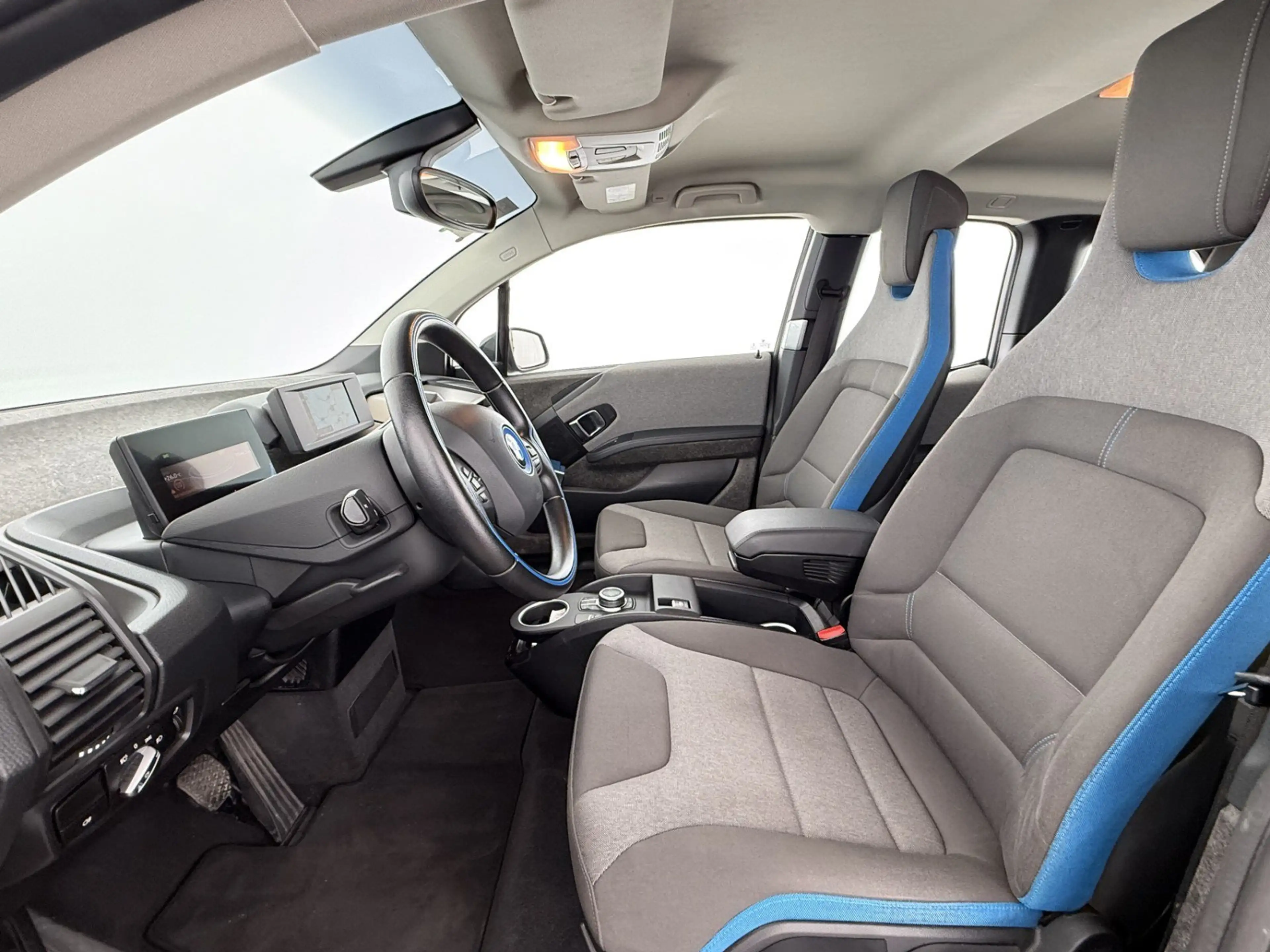 BMW i3 120Ah Aut LED NAVI TEMPOMAT PARKHILFE — photo 16