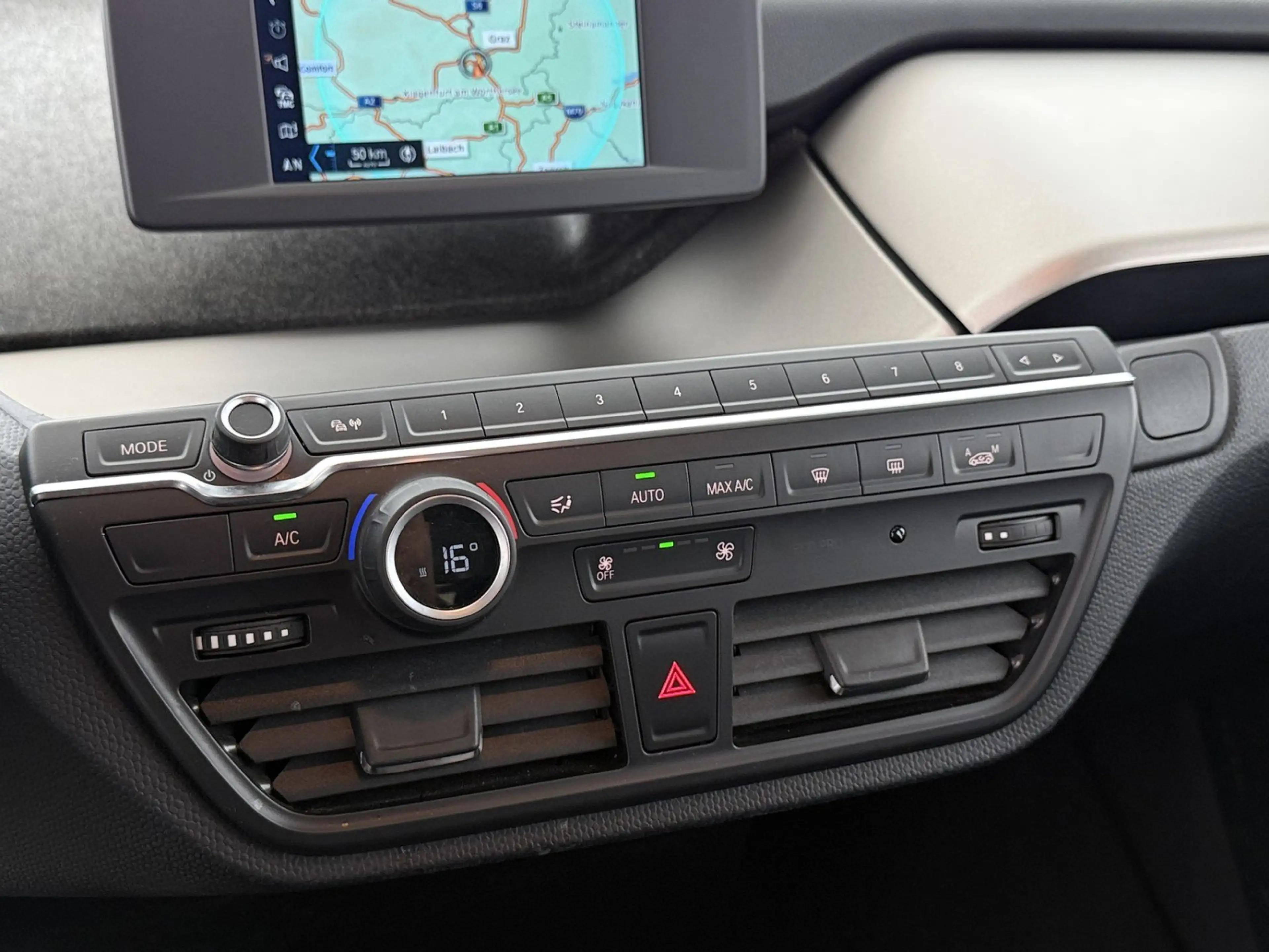 BMW i3 120Ah Aut LED NAVI TEMPOMAT PARKHILFE — photo 18
