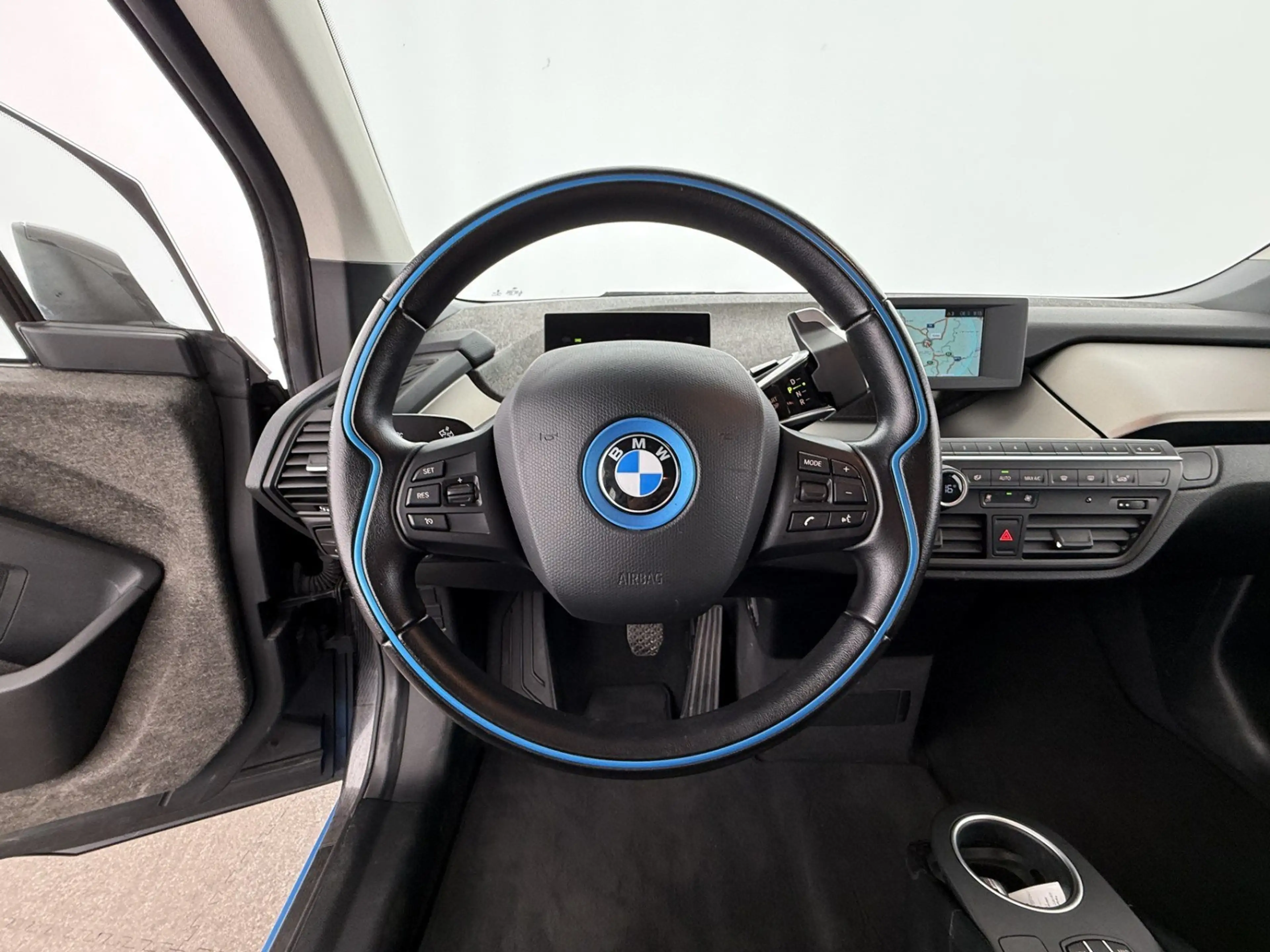 BMW i3 120Ah Aut LED NAVI TEMPOMAT PARKHILFE — photo 21