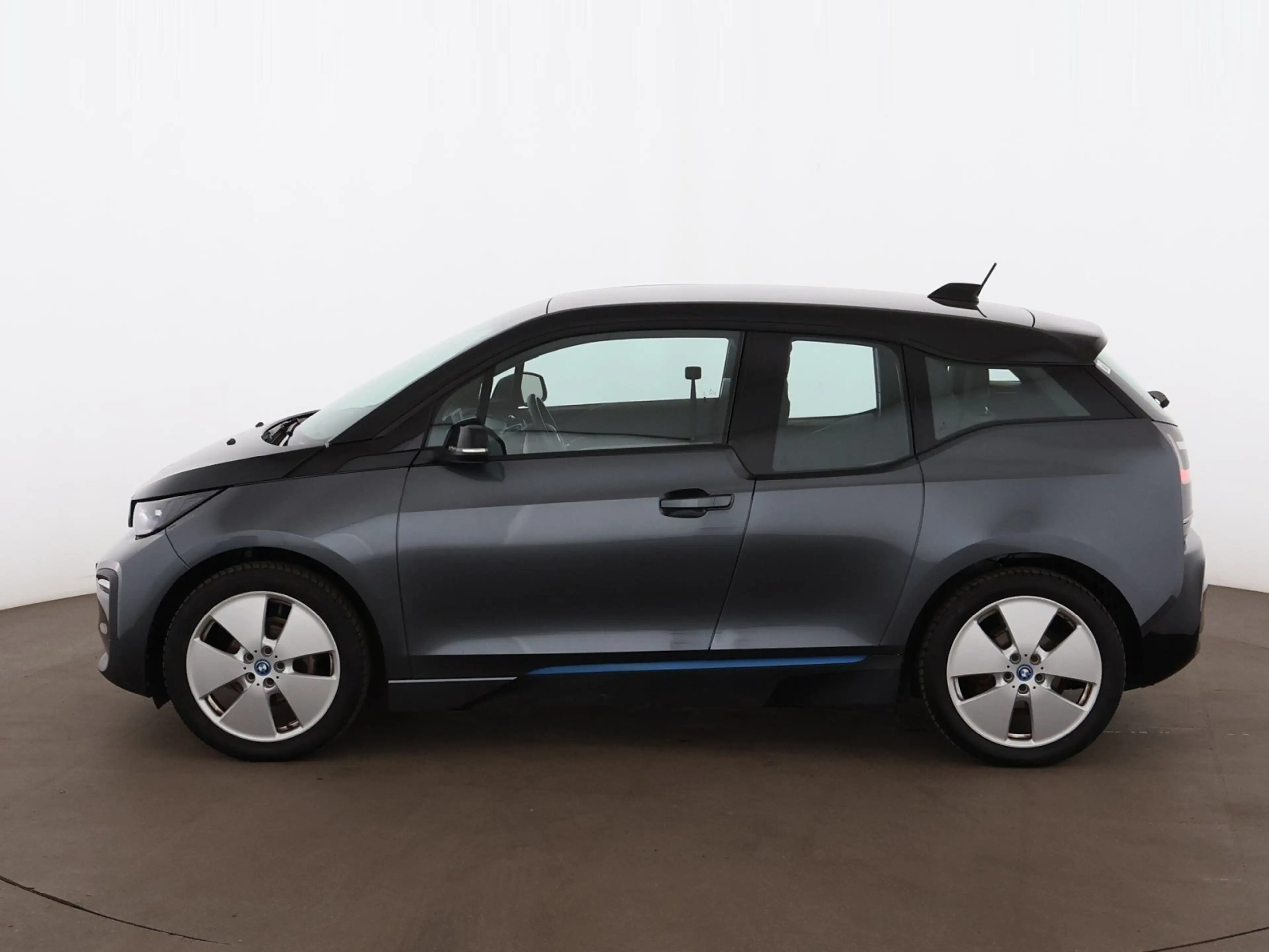 BMW i3 120Ah Aut LED NAVI TEMPOMAT PARKHILFE — photo 5