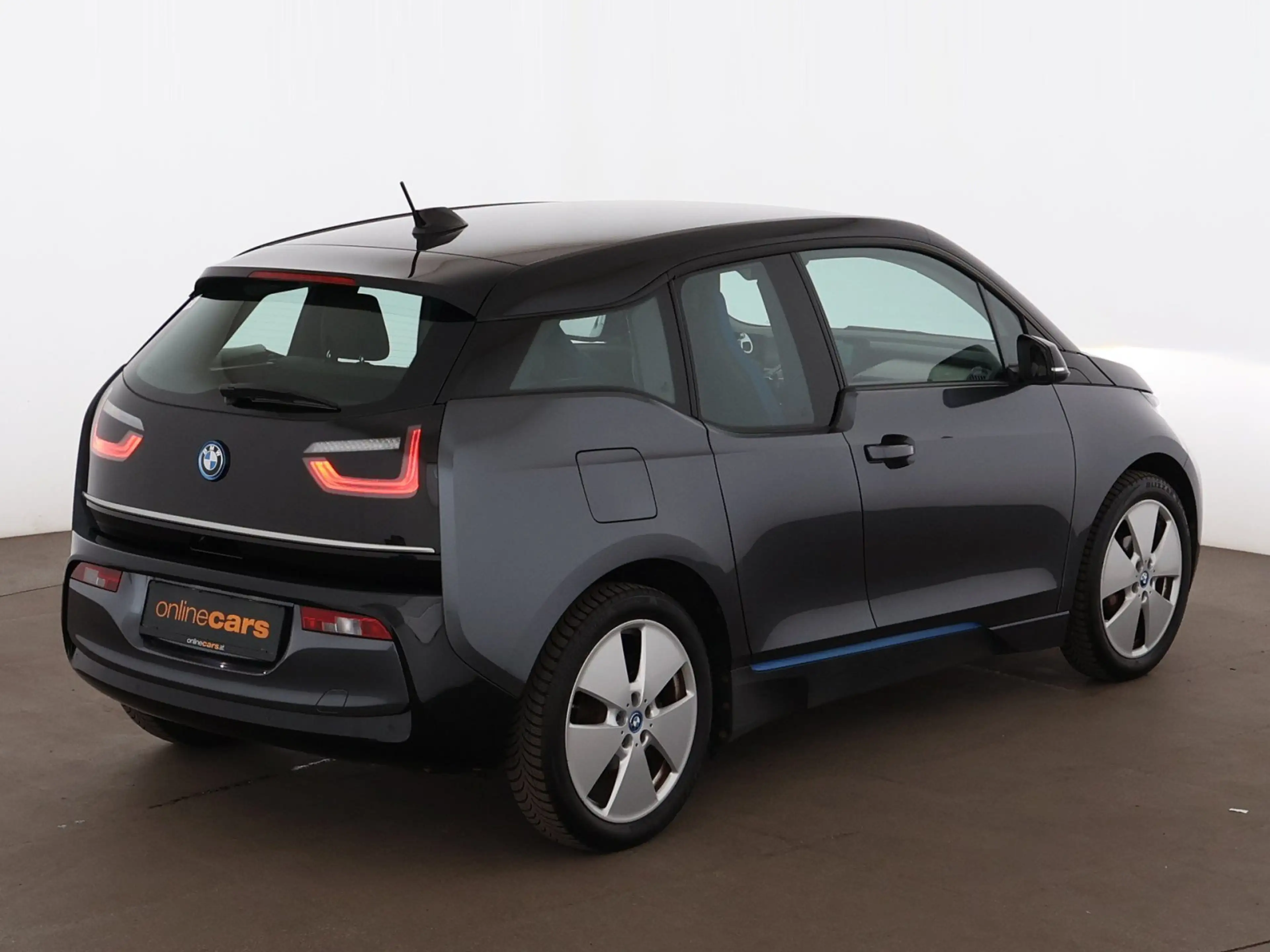 BMW i3 120Ah Aut LED NAVI TEMPOMAT PARKHILFE — photo 8