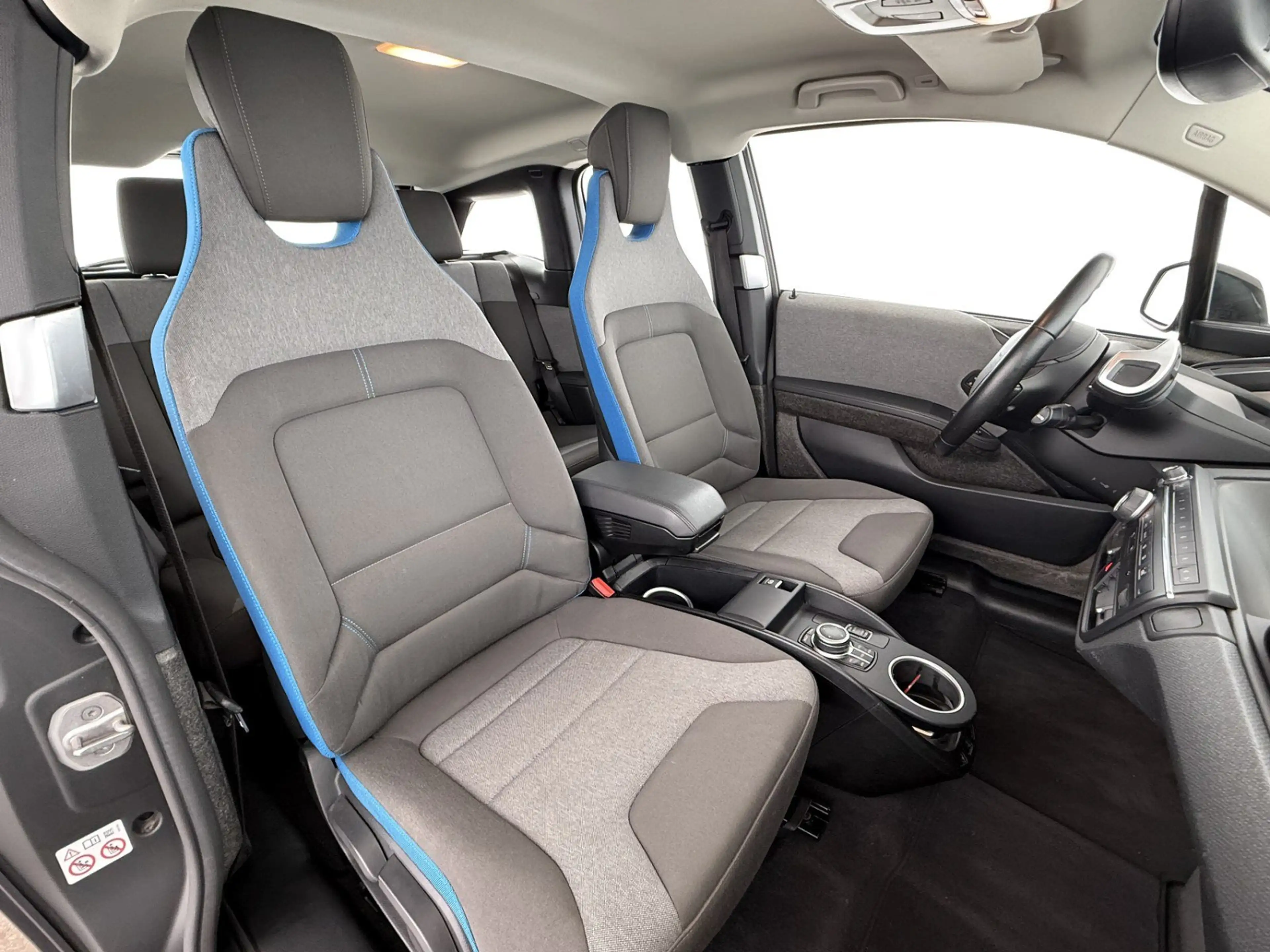 BMW i3 120Ah Aut LED NAVI TEMPOMAT PARKHILFE — photo 14