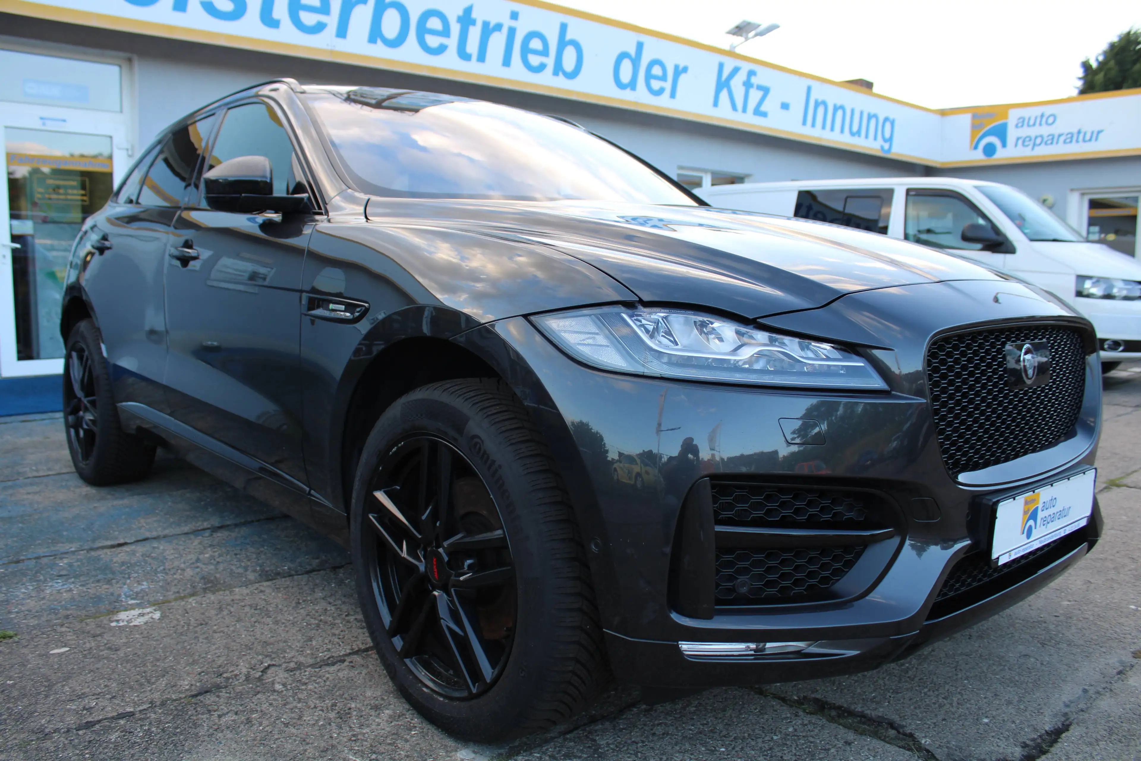 Jaguar F-Pace F-Pace Diesel 30d AWD R-Sport — photo 2