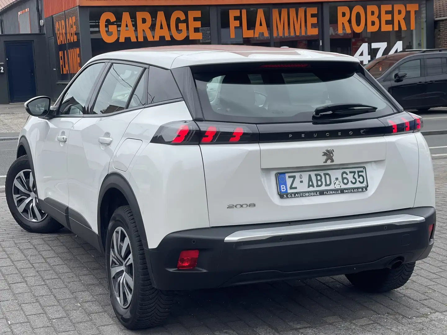 Peugeot 2008 1.5 BlueHDi / Garantie 12 Mois / 1er Main / Carnet Blanc - 2