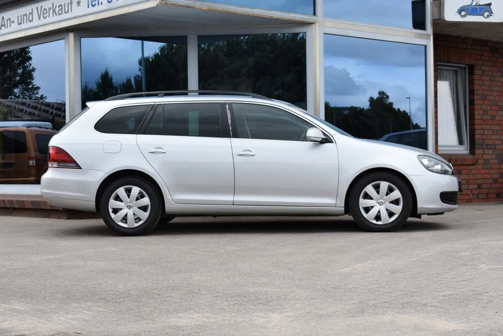 Volkswagen Golf Variant 1.6 TDI DPF Comfortline Navi Tempomat PDC Klima el Silber - 2