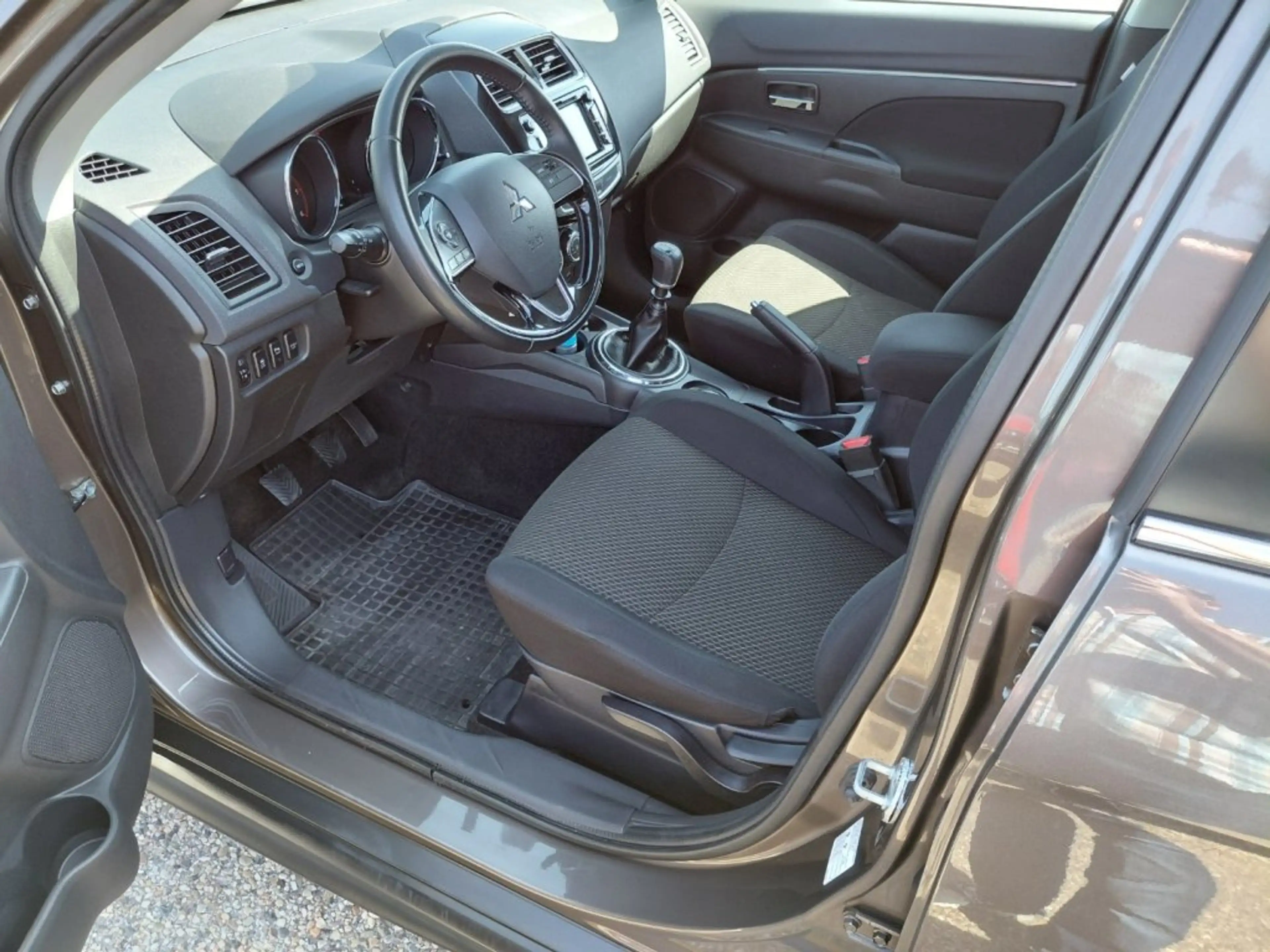 Mitsubishi ASX 1,6 DI-D LP 4WD Austria Edt.Connect — photo 6
