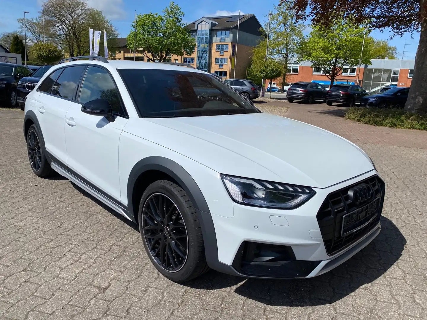 Audi A4 allroad 45 TFSI qu. Matrix NAVI AHK ACC Weiß - 1